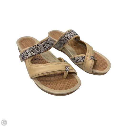 Sandals Flats By Bare Traps In Brown, Size: 9