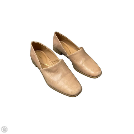 Shoes Flats By Clarks In Beige, Size: 8