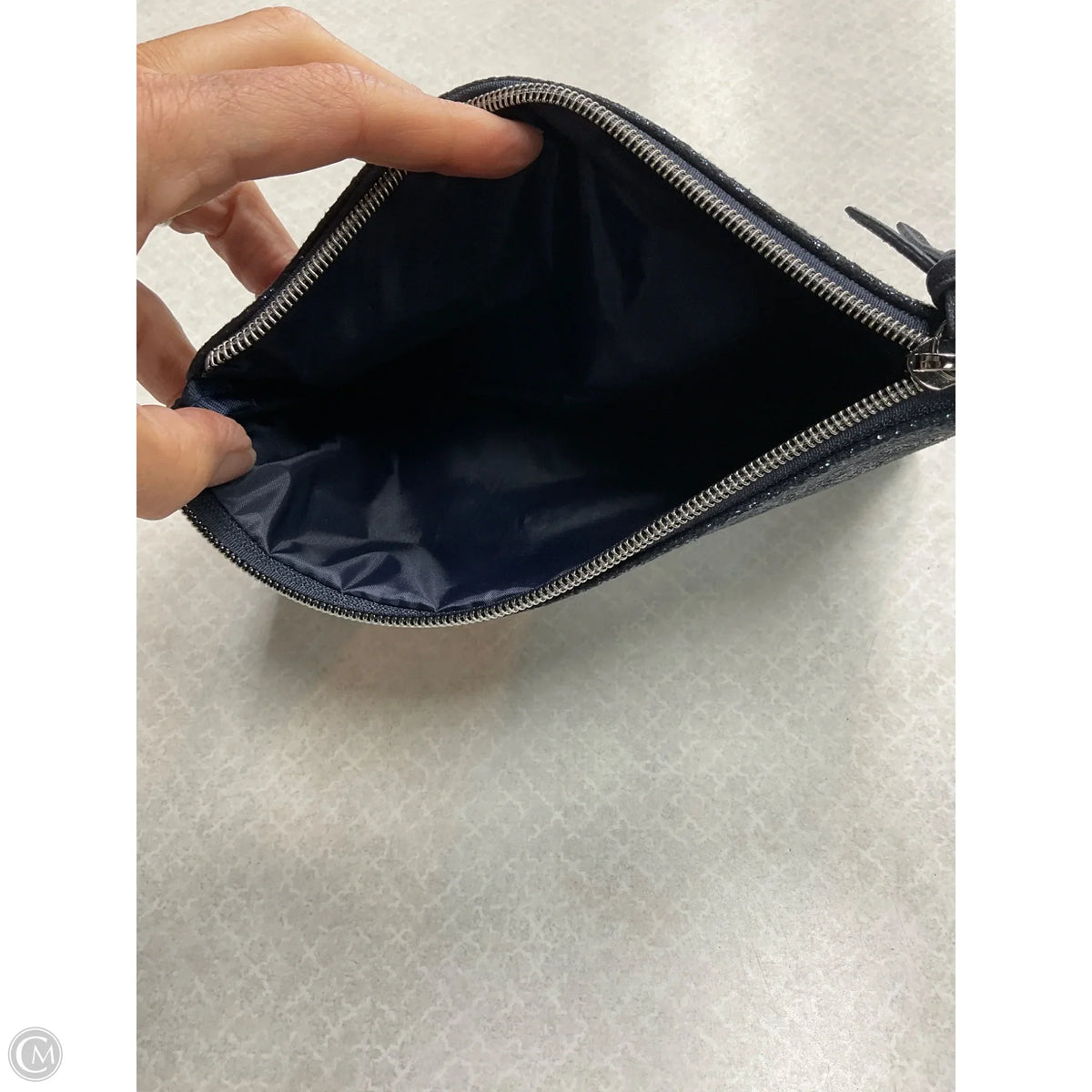 Makeup Bag By Clothes Mentor, Size: Medium
