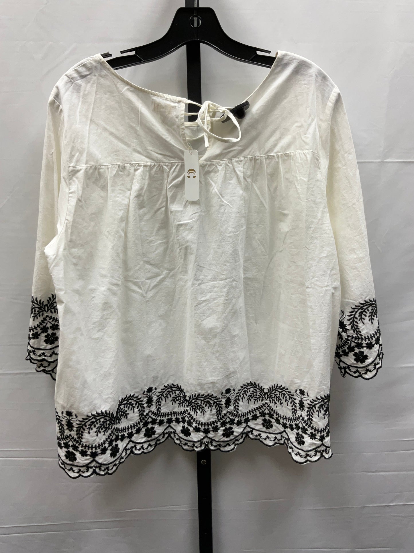 Black & White Top Long Sleeve Charming Charlie, Size L