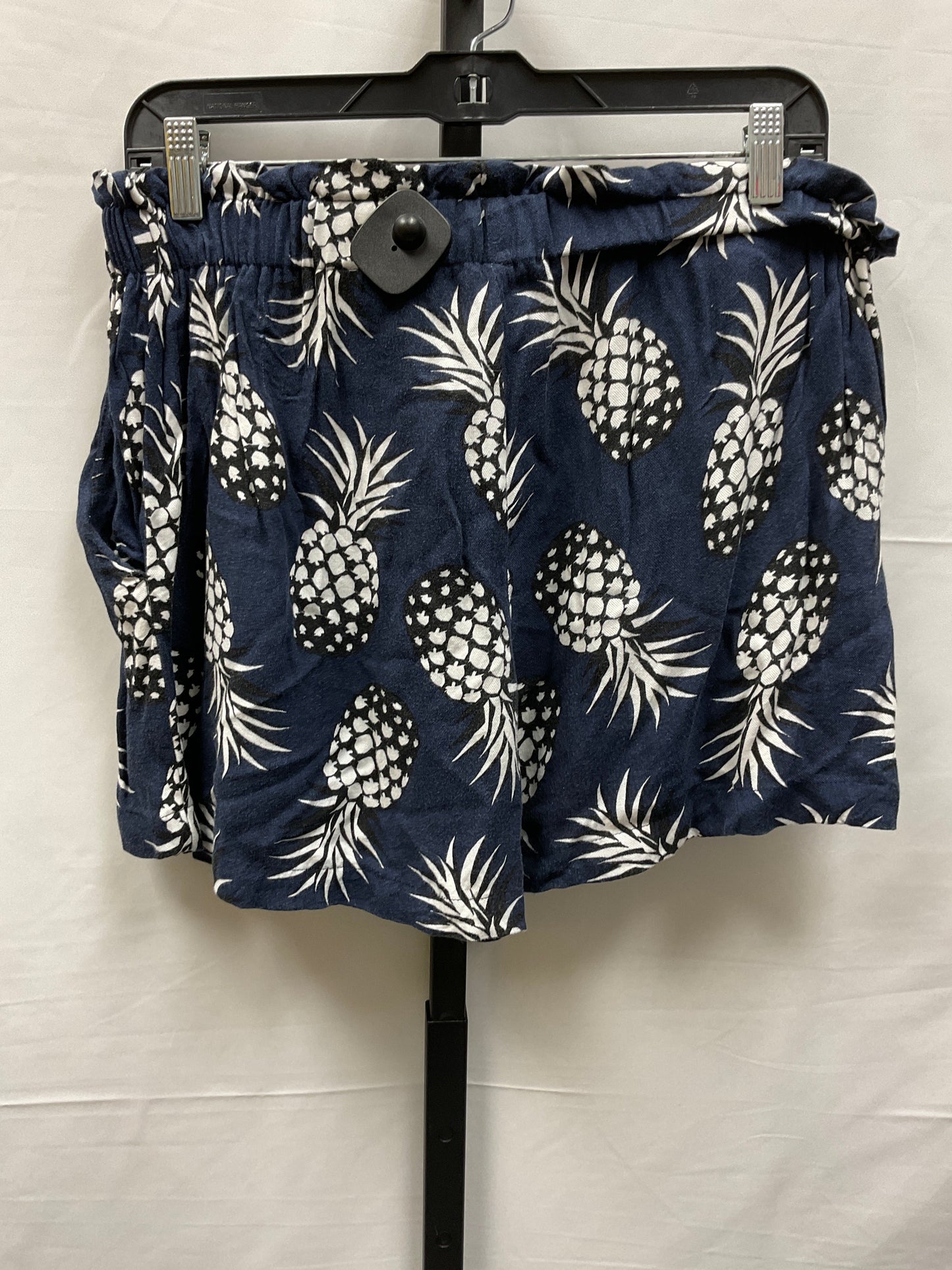 Blue & White Shorts Maurices, Size L