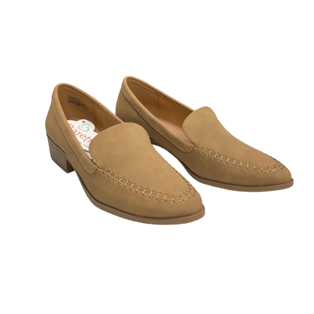 Shoes Flats By Bare Traps In Tan, Size: 7