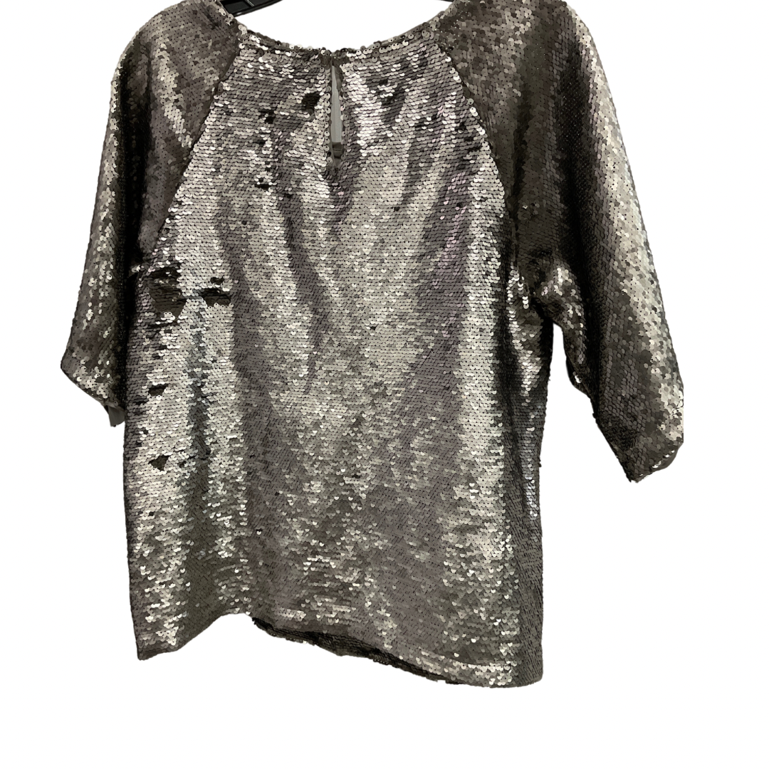 Top Short Sleeve By Skies Are Blue In Silver, Size: S