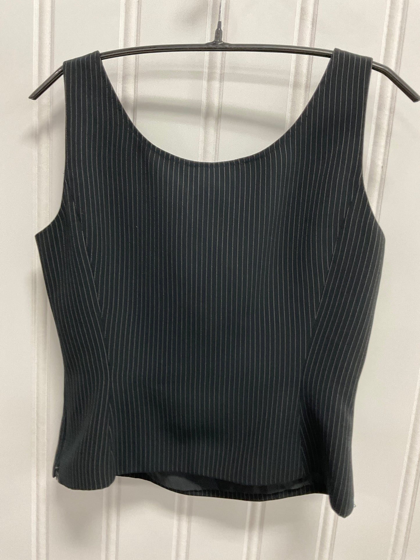 Top Sleeveless By Tahari By Arthur Levine In Striped Pattern, Size: 6