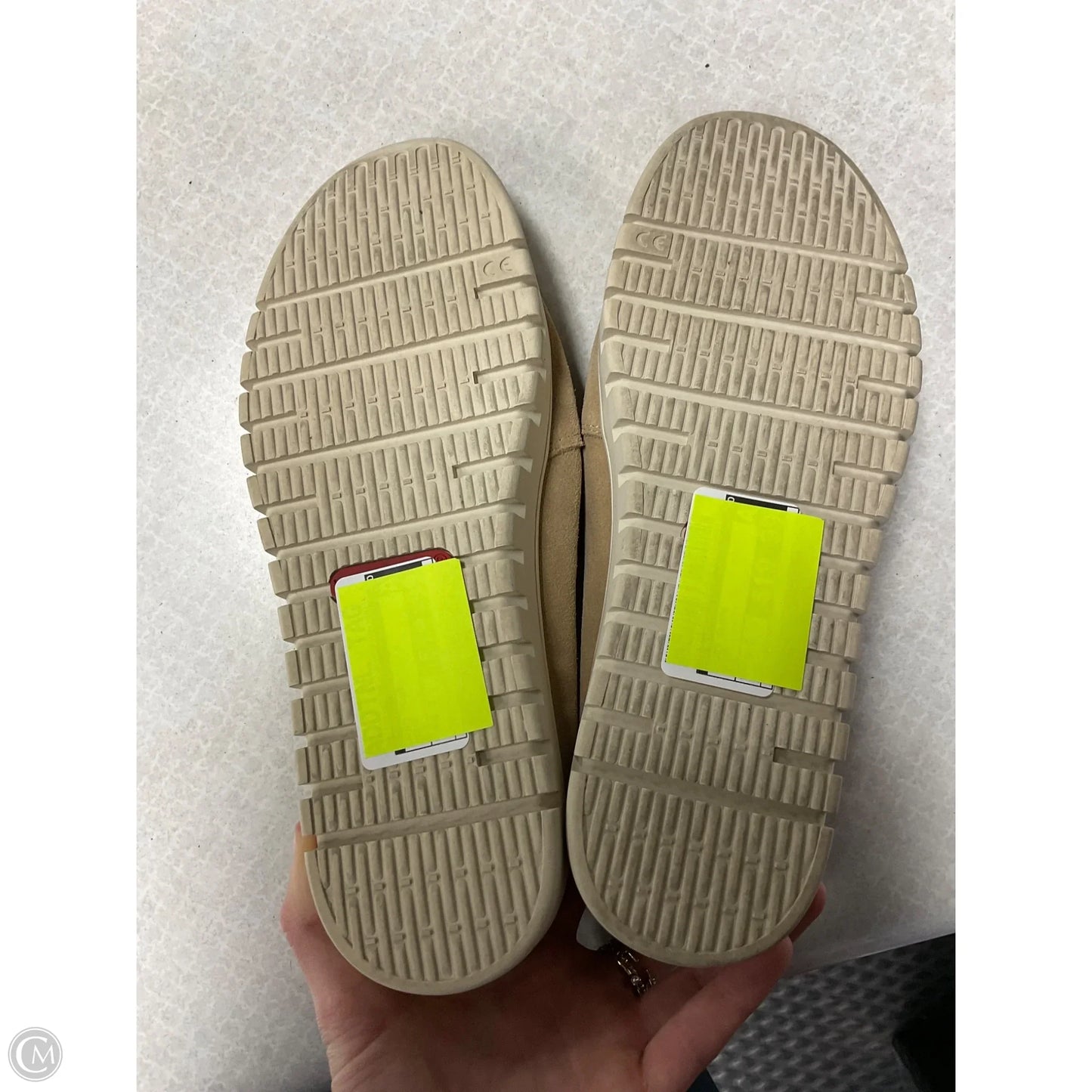 Shoes Flats By Vionic In Beige, Size: 9.5