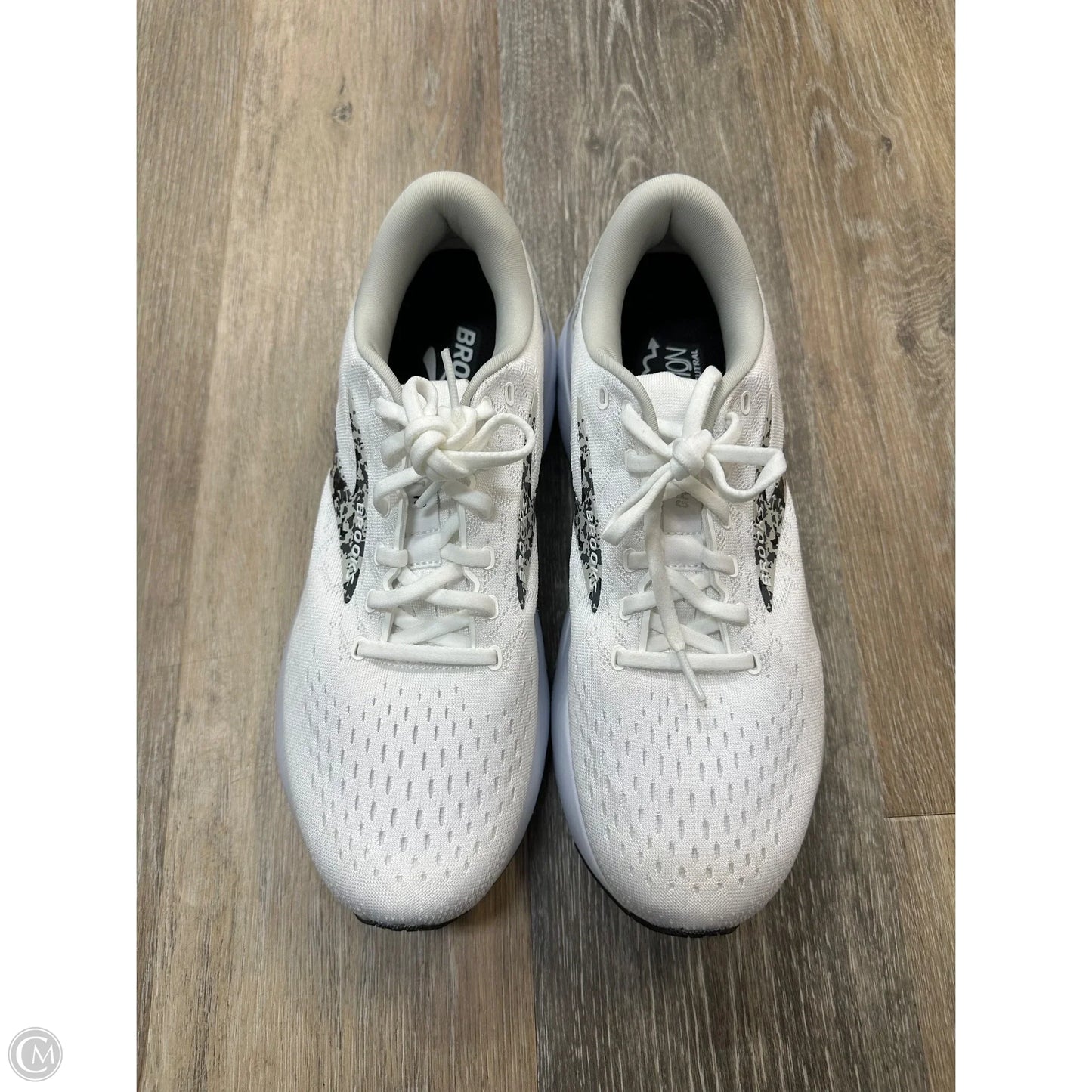 Shoes Athletic By Brooks In White, Size: 11