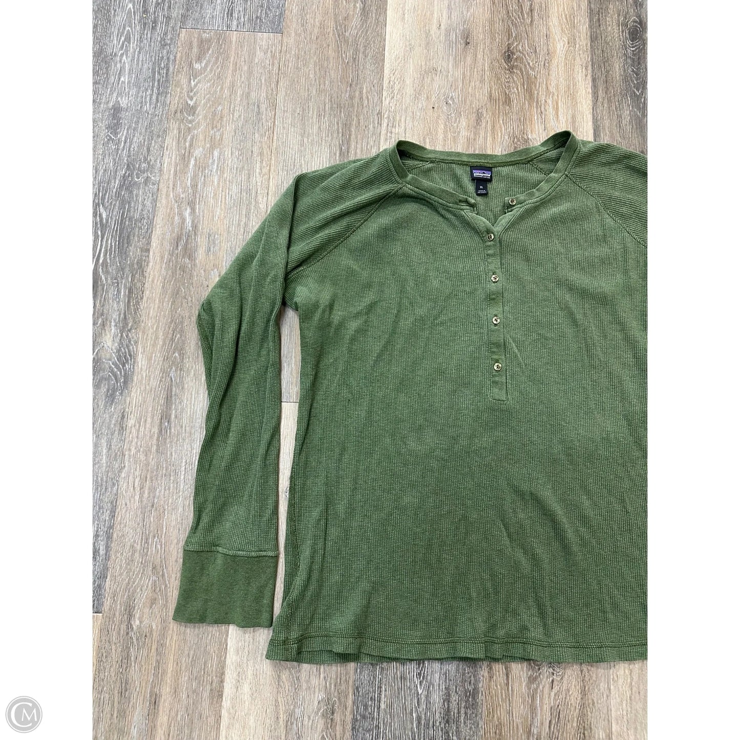 Top Long Sleeve By Patagonia In Green, Size: Xl