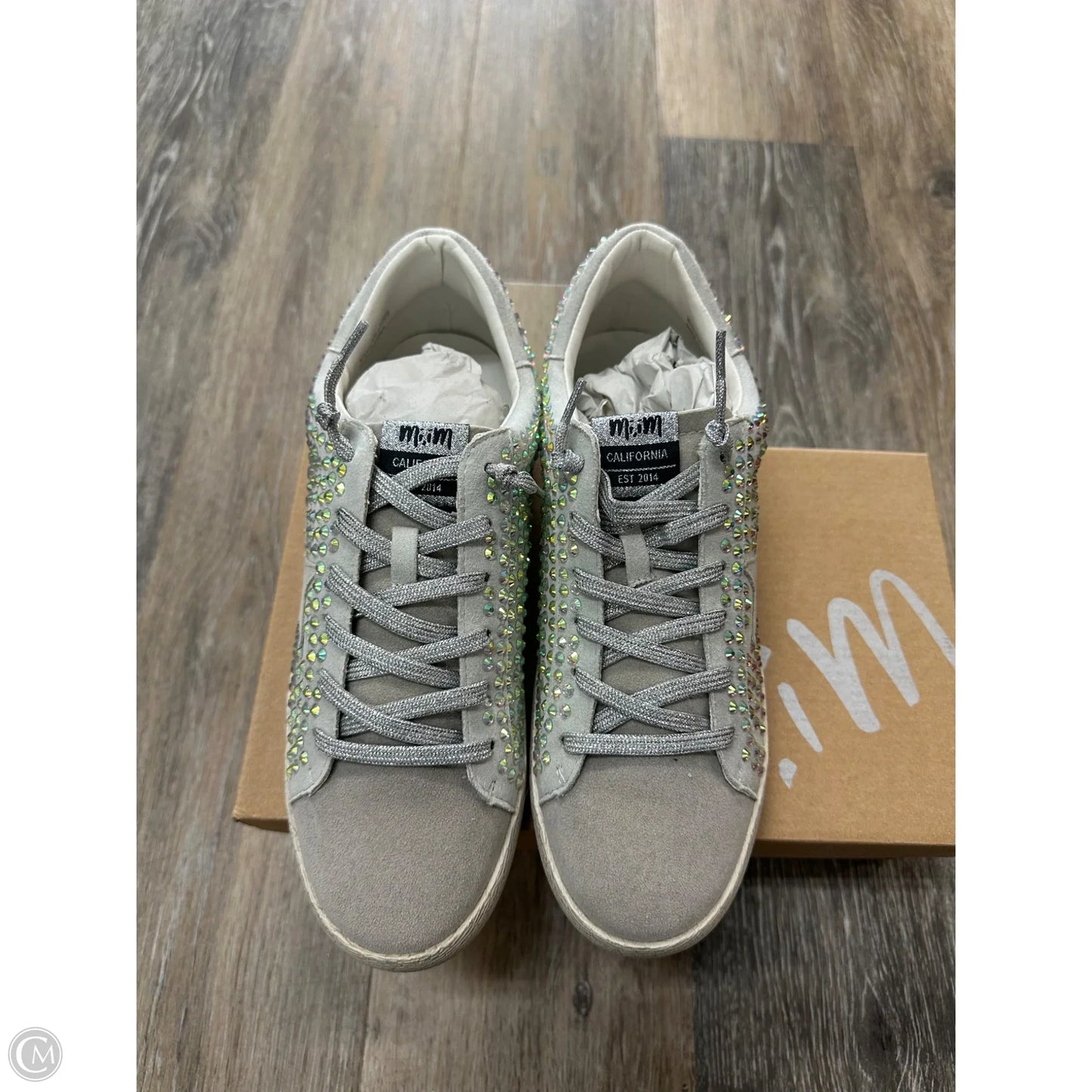 Shoes Sneakers By Mi Im In Silver, Size: 8.5