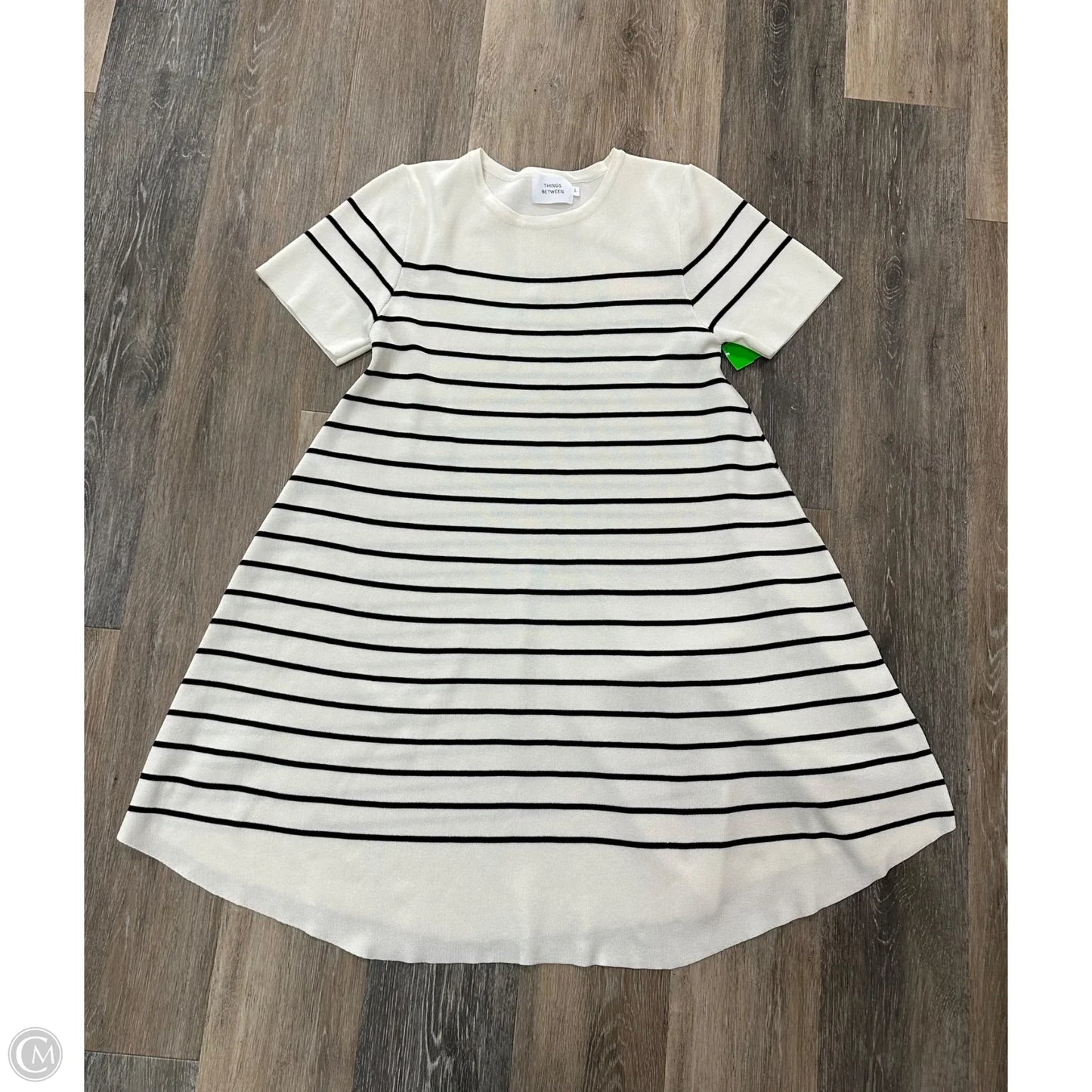 Dress Casual Short By Things Between In Striped Pattern, Size: L
