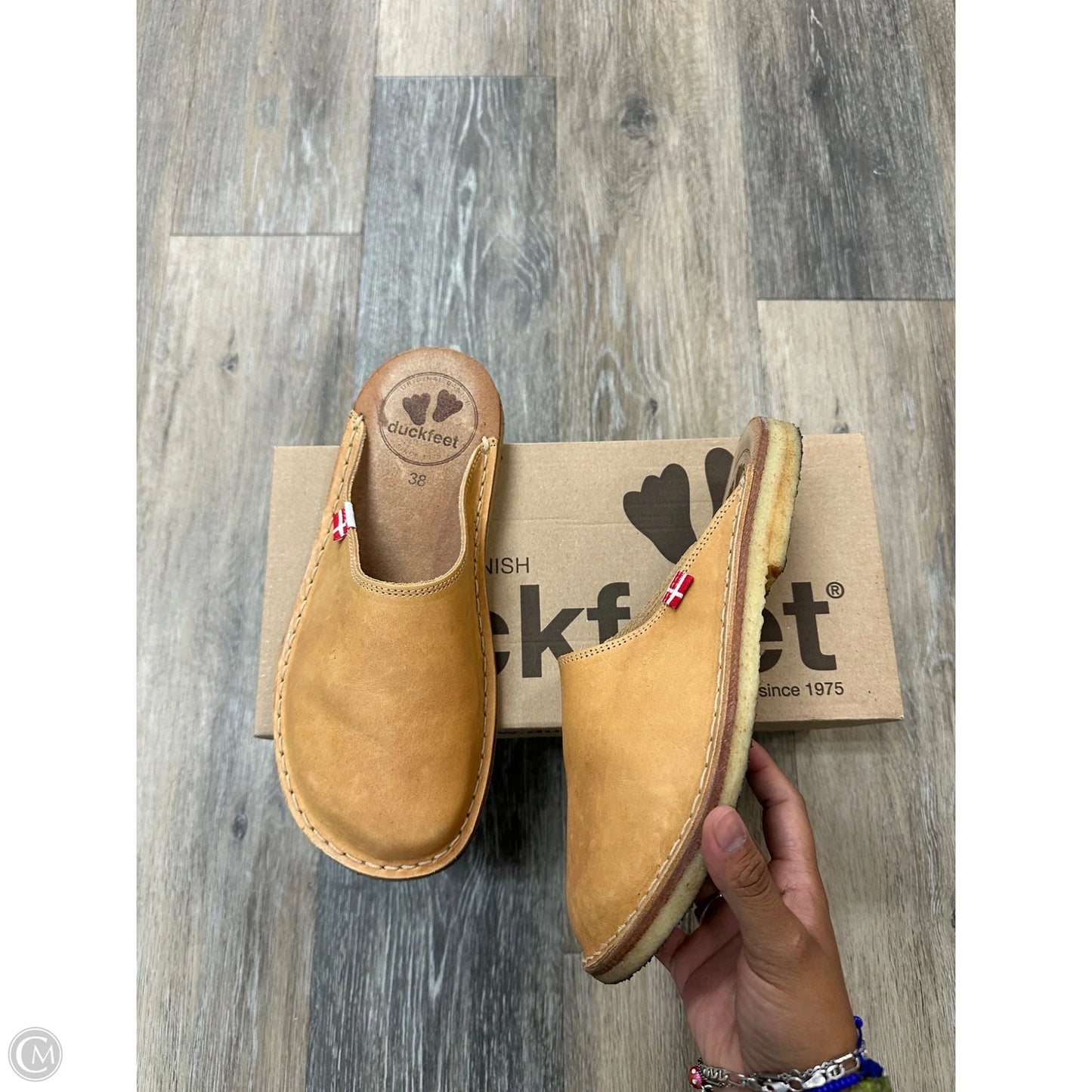 Shoes Flats By DUCKFEET In Tan, Size: 7.5