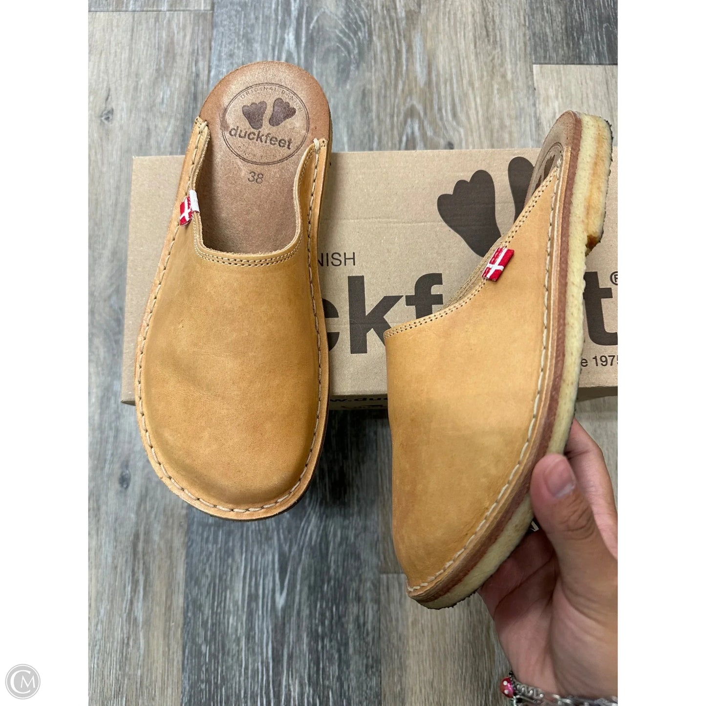 Shoes Flats By DUCKFEET In Tan, Size: 7.5