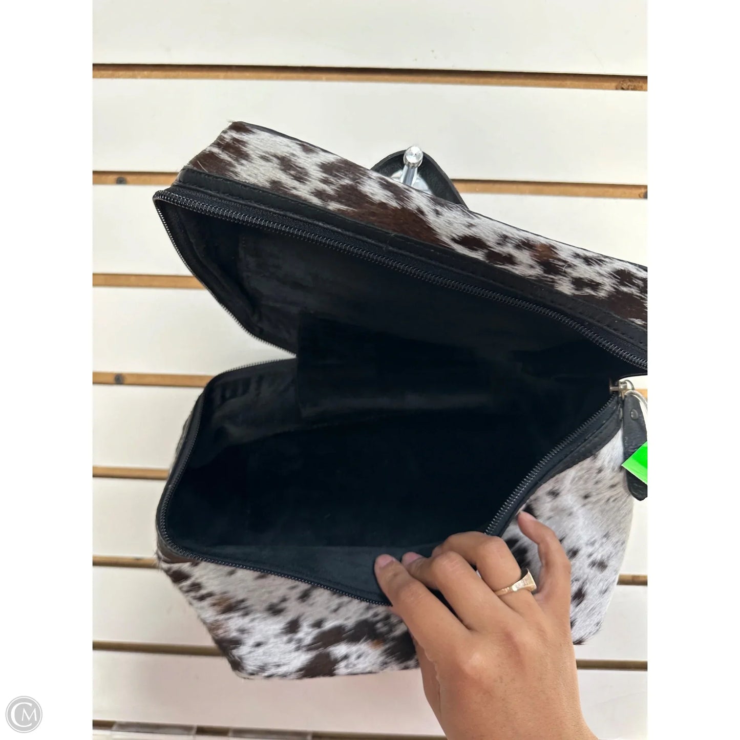 Makeup Bag Leather By Cmc, Size: Medium