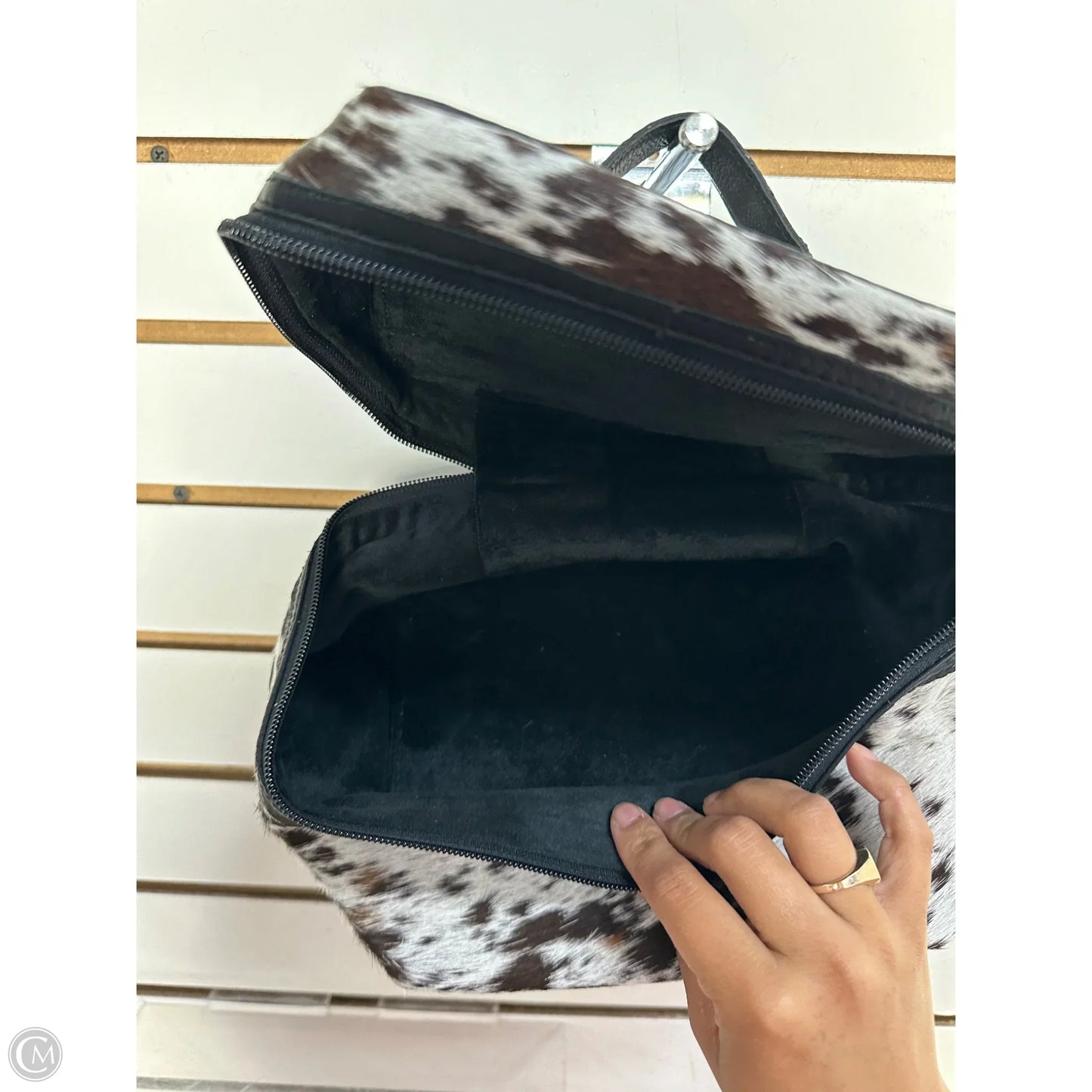 Makeup Bag Leather By Cmc, Size: Medium
