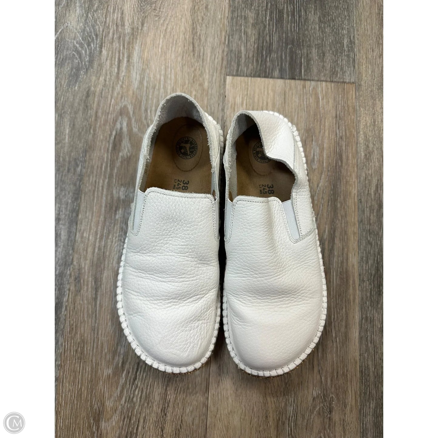 Shoes Flats By Birkenstock In White, Size: 7.5