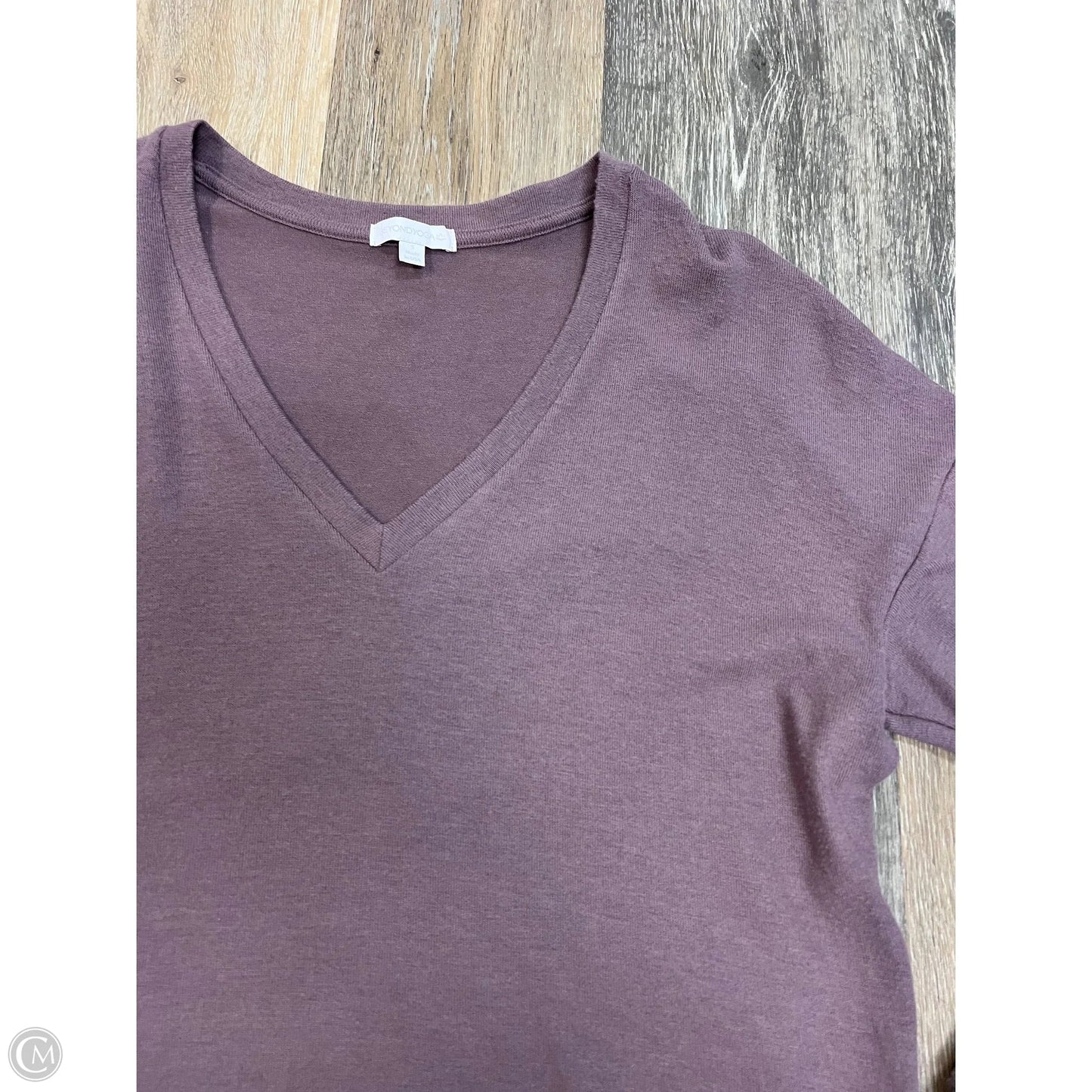 Athletic Top Long Sleeve Collar By Beyond Yoga In Purple, Size: S