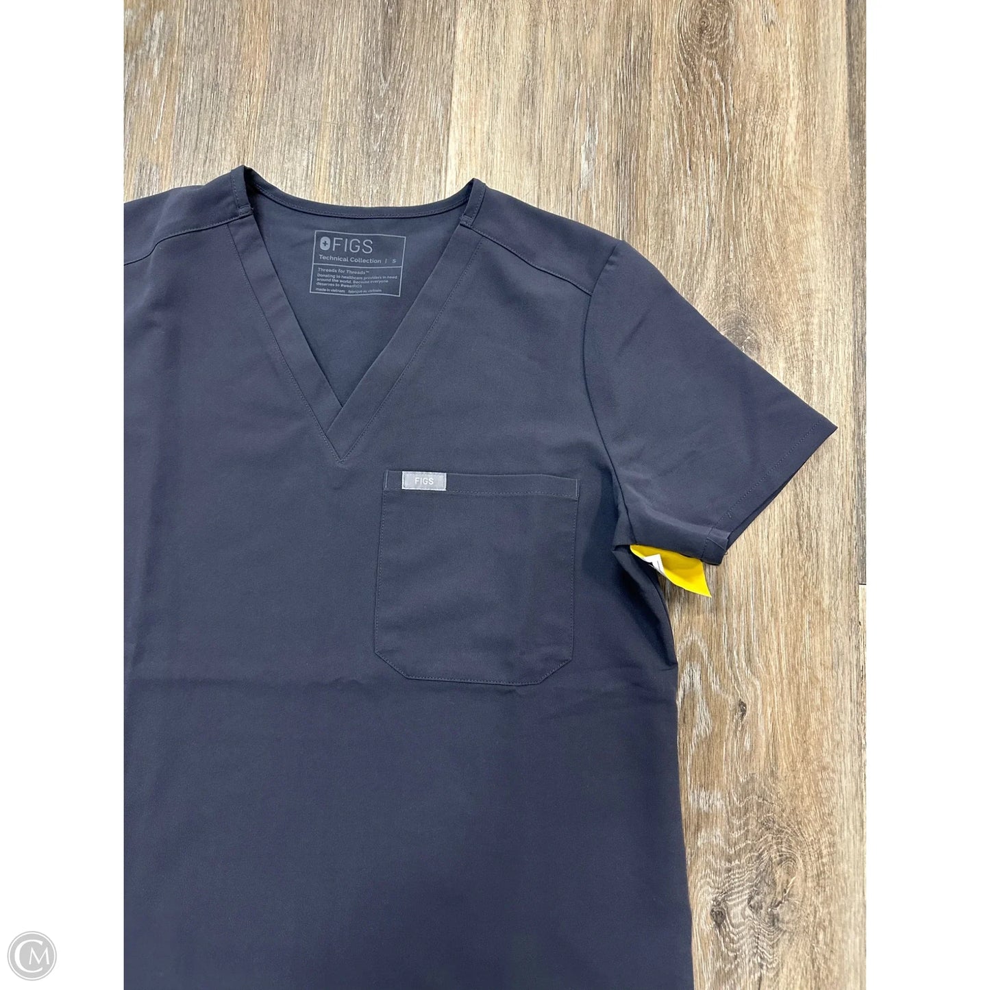 Athletic Top Short Sleeve By Figs In Grey, Size: S