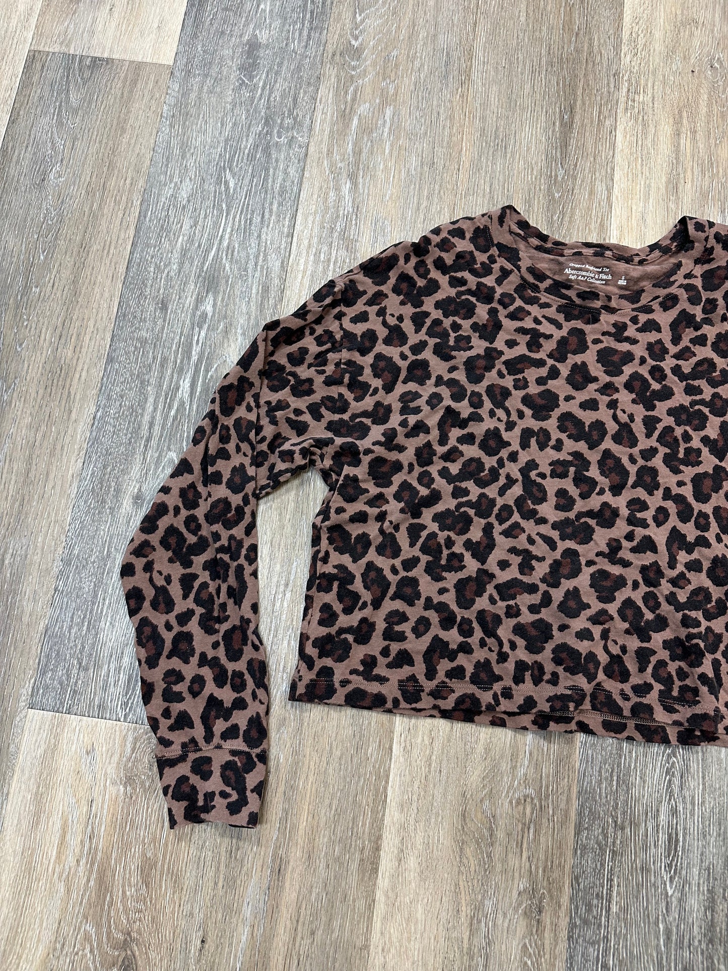 Top Long Sleeve By Abercrombie And Fitch In Animal Print, Size: S