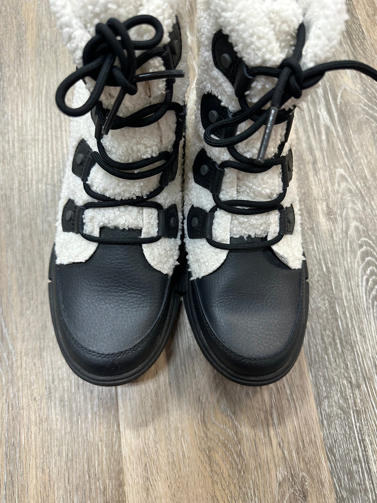 Boots Ankle Flats By Sorel In Black & Cream, Size: 6.5