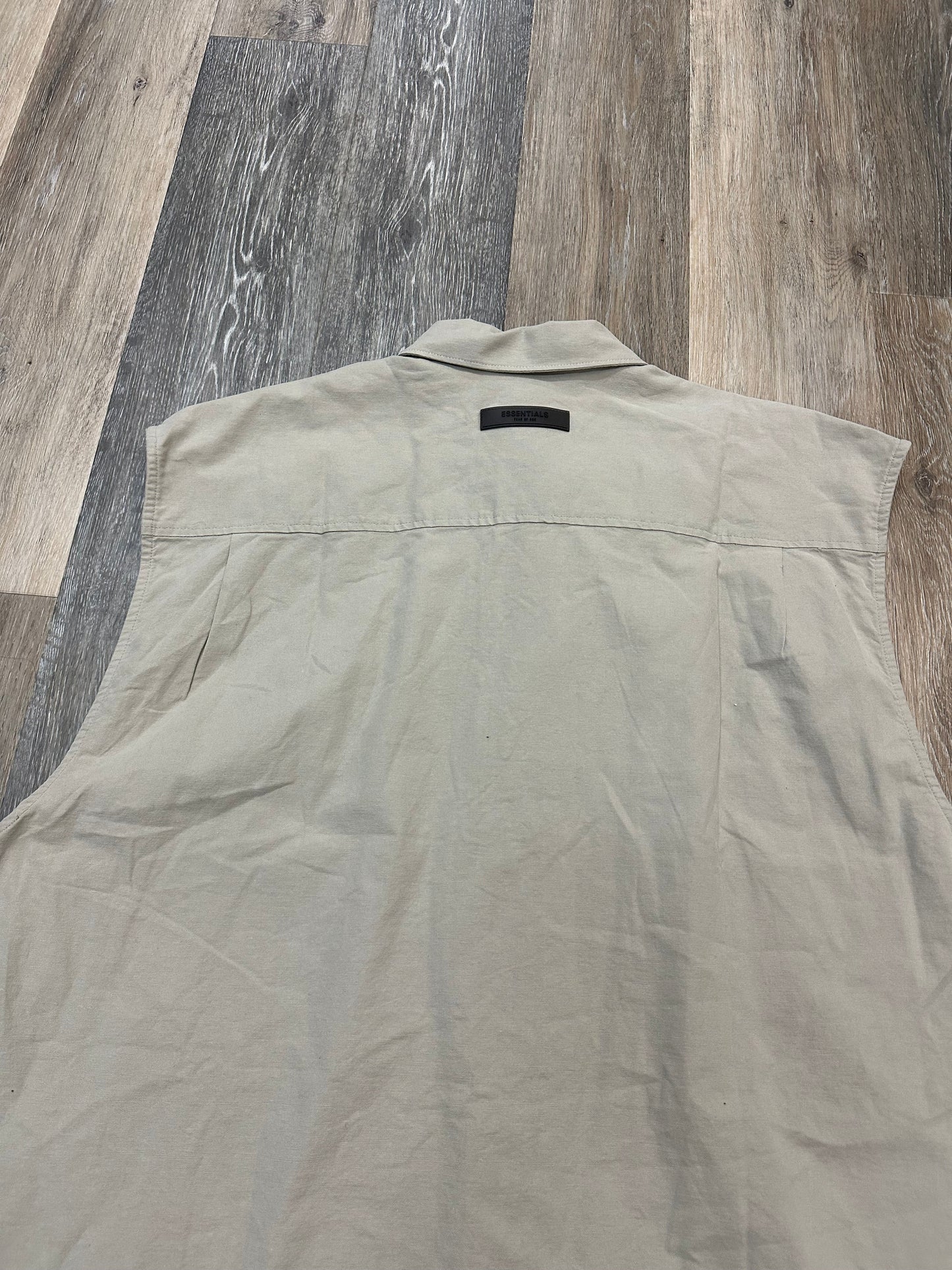 Sleeveless Shirt By Essentials In Tan, Size: Xl