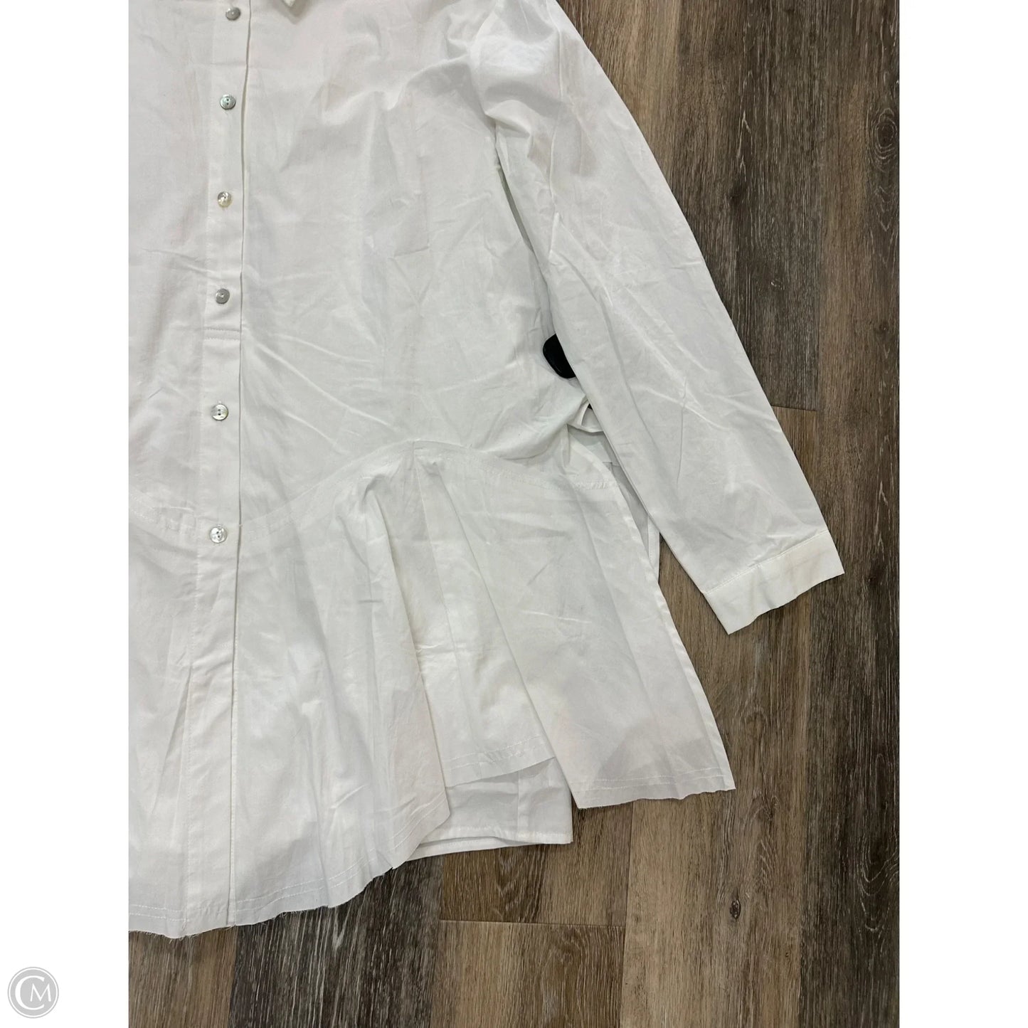 Dress Casual Short By Promesa In White, Size: L