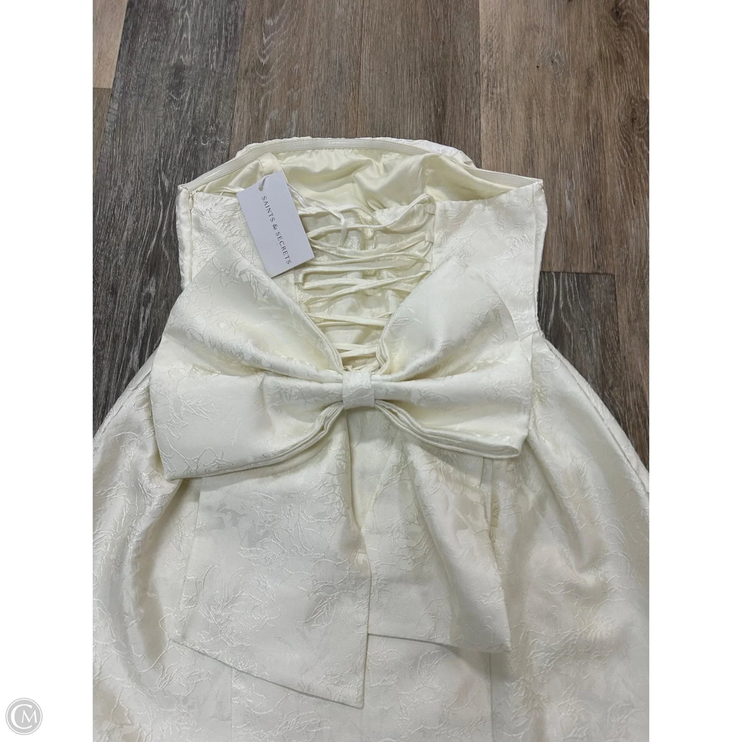 Dress Party Short By Saints & Secrets In Cream, Size: 14