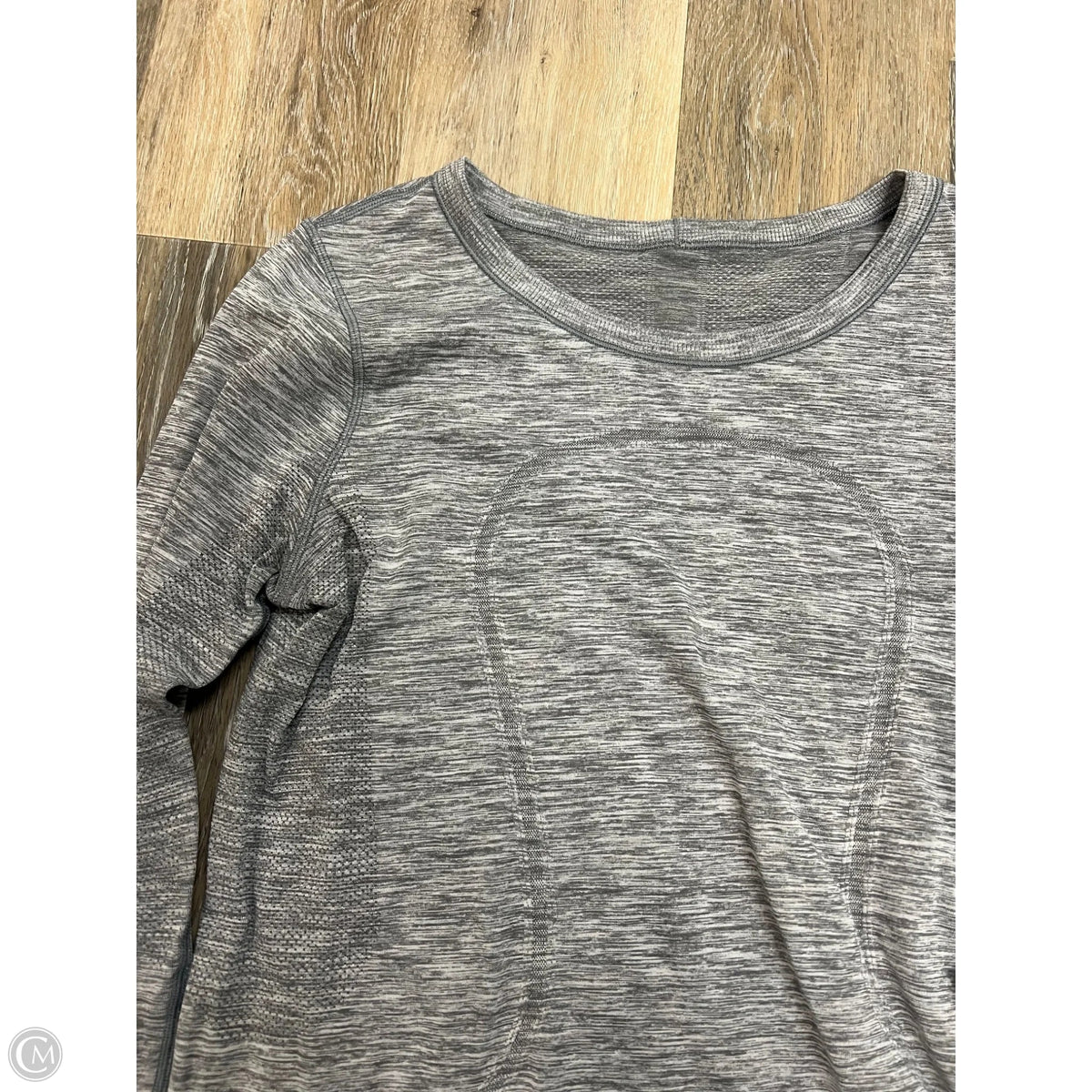 Athletic Top Long Sleeve Collar By Lululemon In Grey, Size: 6