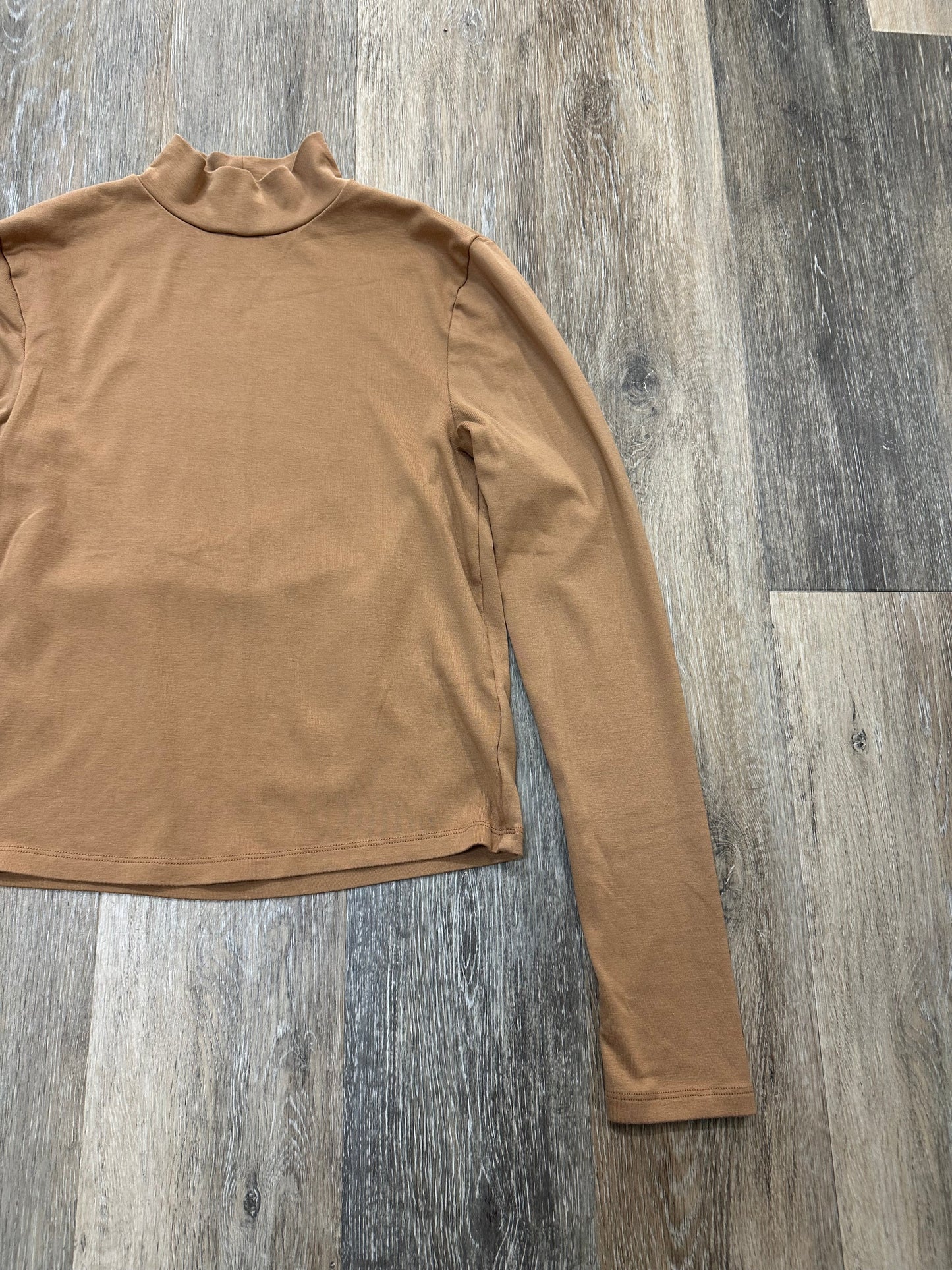 Top Long Sleeve By Gap In Tan, Size: M