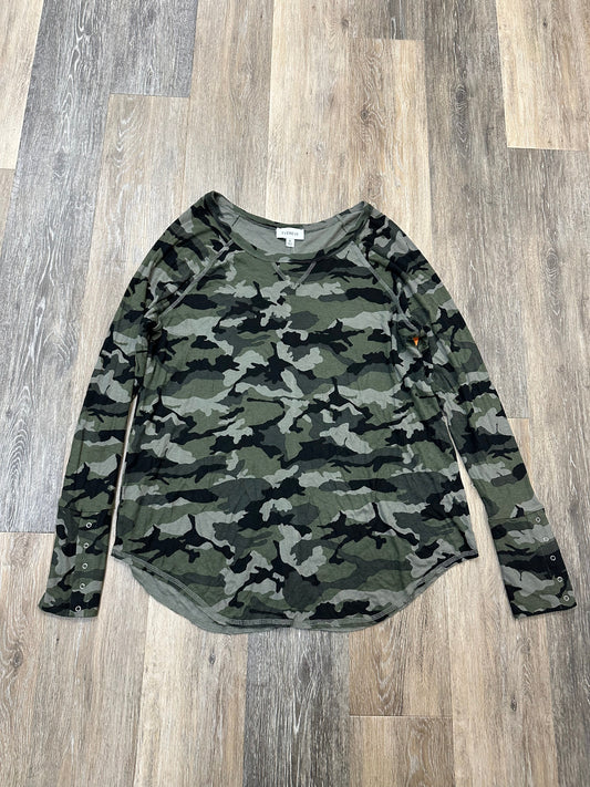 Top Long Sleeve By Evereve In Camouflage Print, Size: Xl