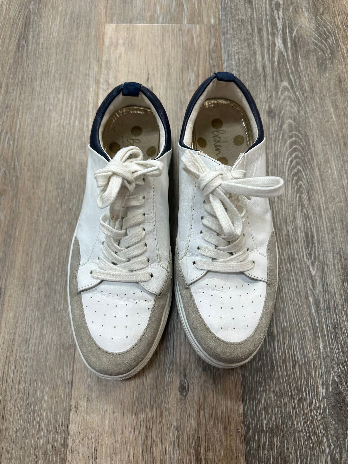 Shoes Sneakers By Boden In White, Size: 9