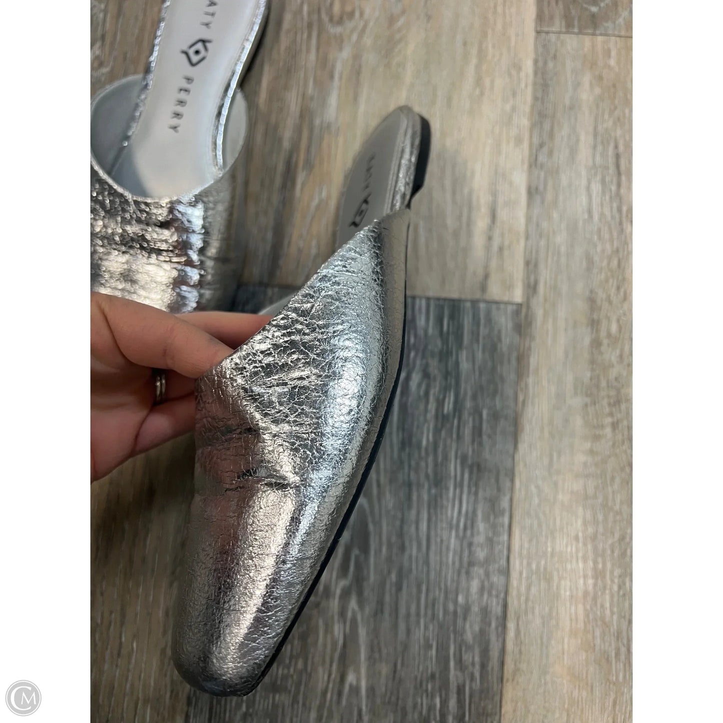 Shoes Flats By Katy Perry In Silver, Size: 8