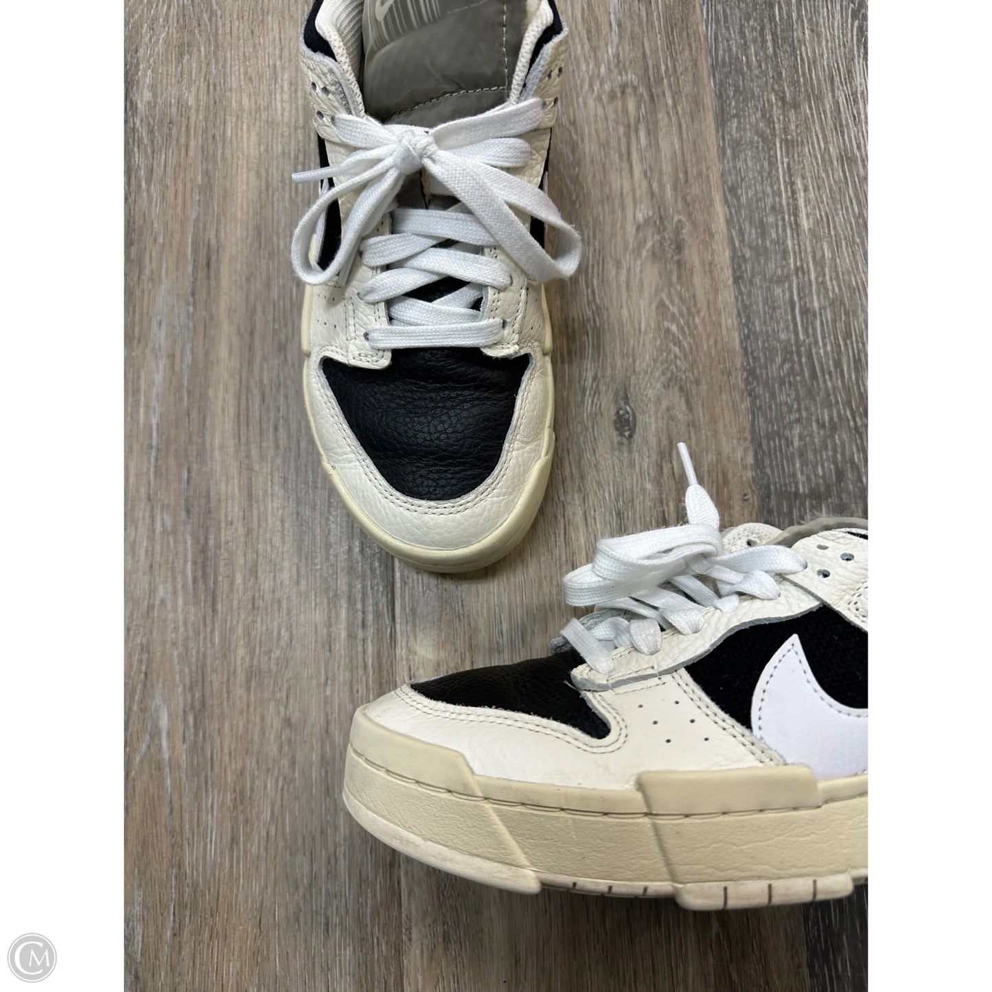 Shoes Sneakers By Nike In Black & Cream, Size: 7