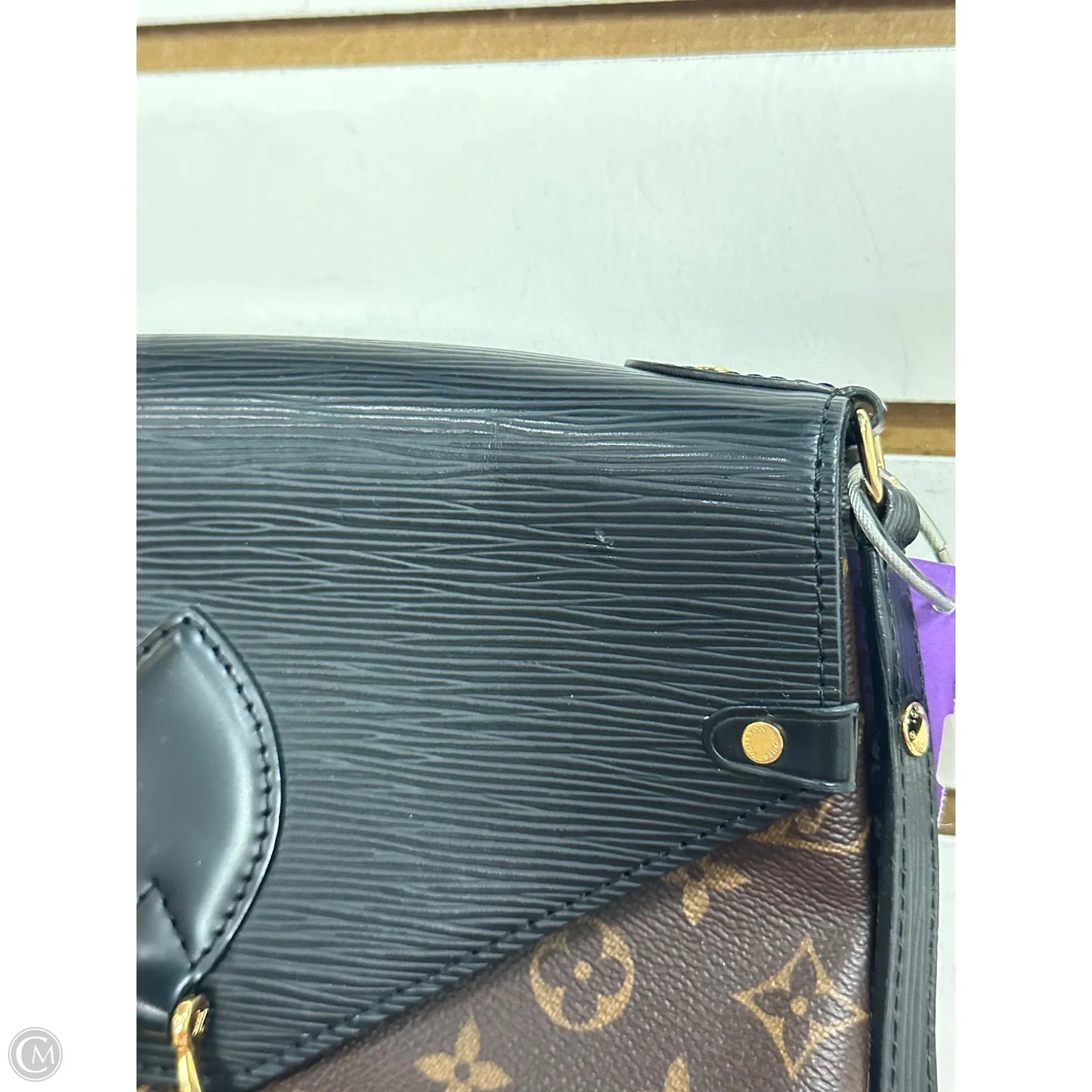 Crossbody Luxury Designer By Louis Vuitton, Size: Medium
