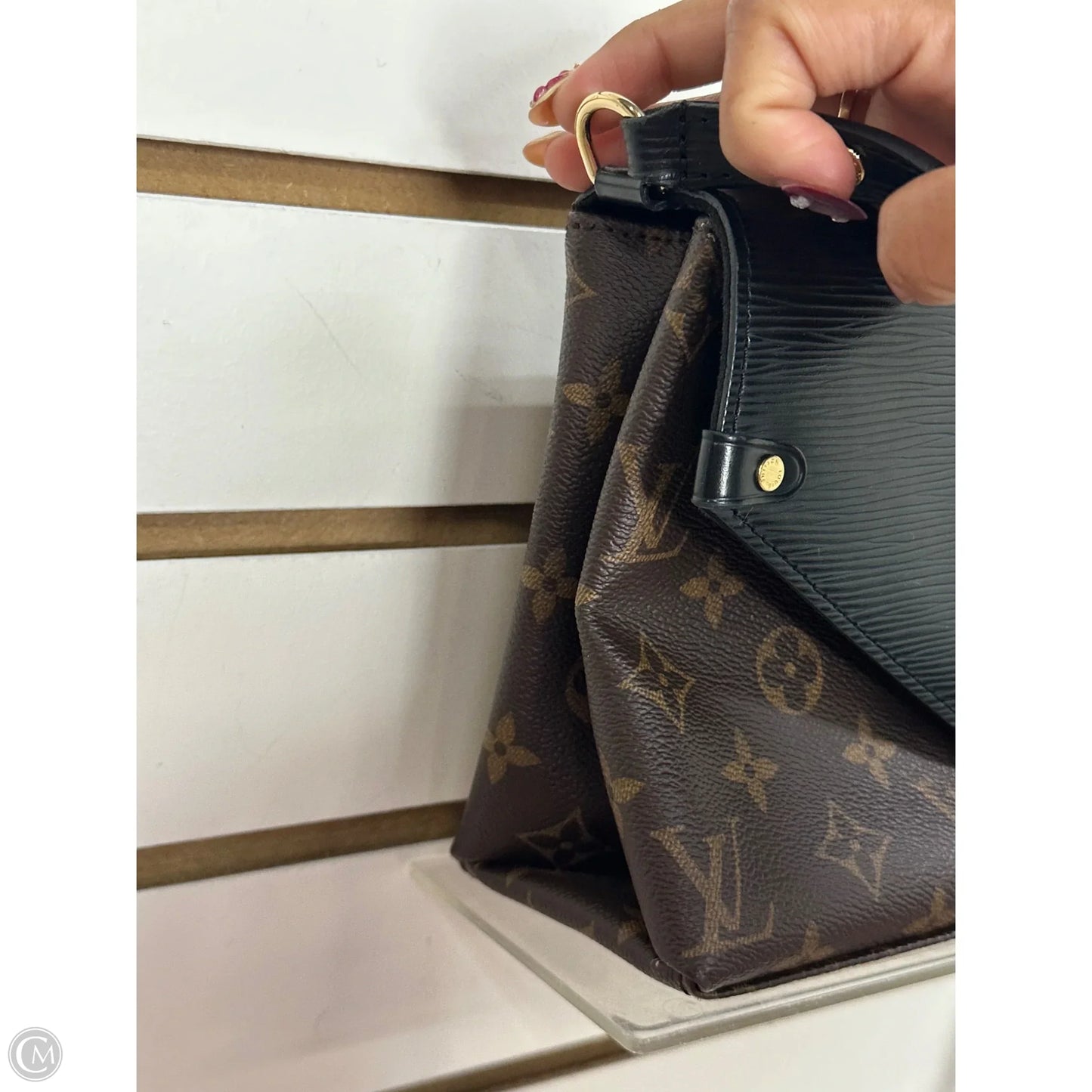 Crossbody Luxury Designer By Louis Vuitton, Size: Medium