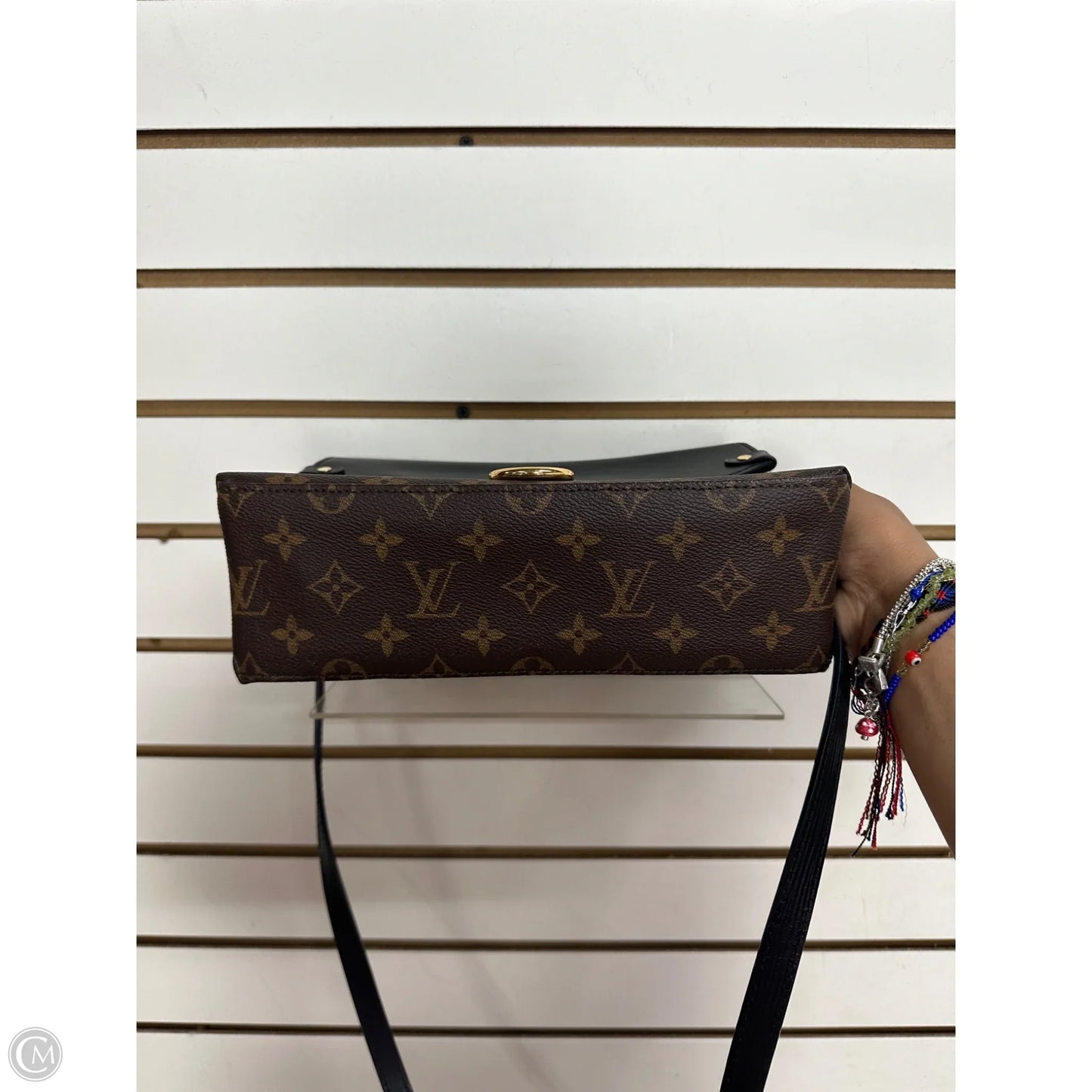 Crossbody Luxury Designer By Louis Vuitton, Size: Medium
