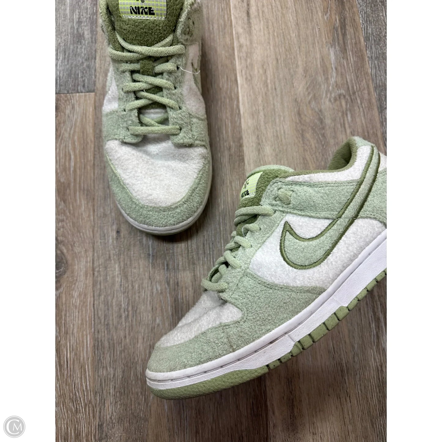 Shoes Sneakers By Nike In Green, Size: 9