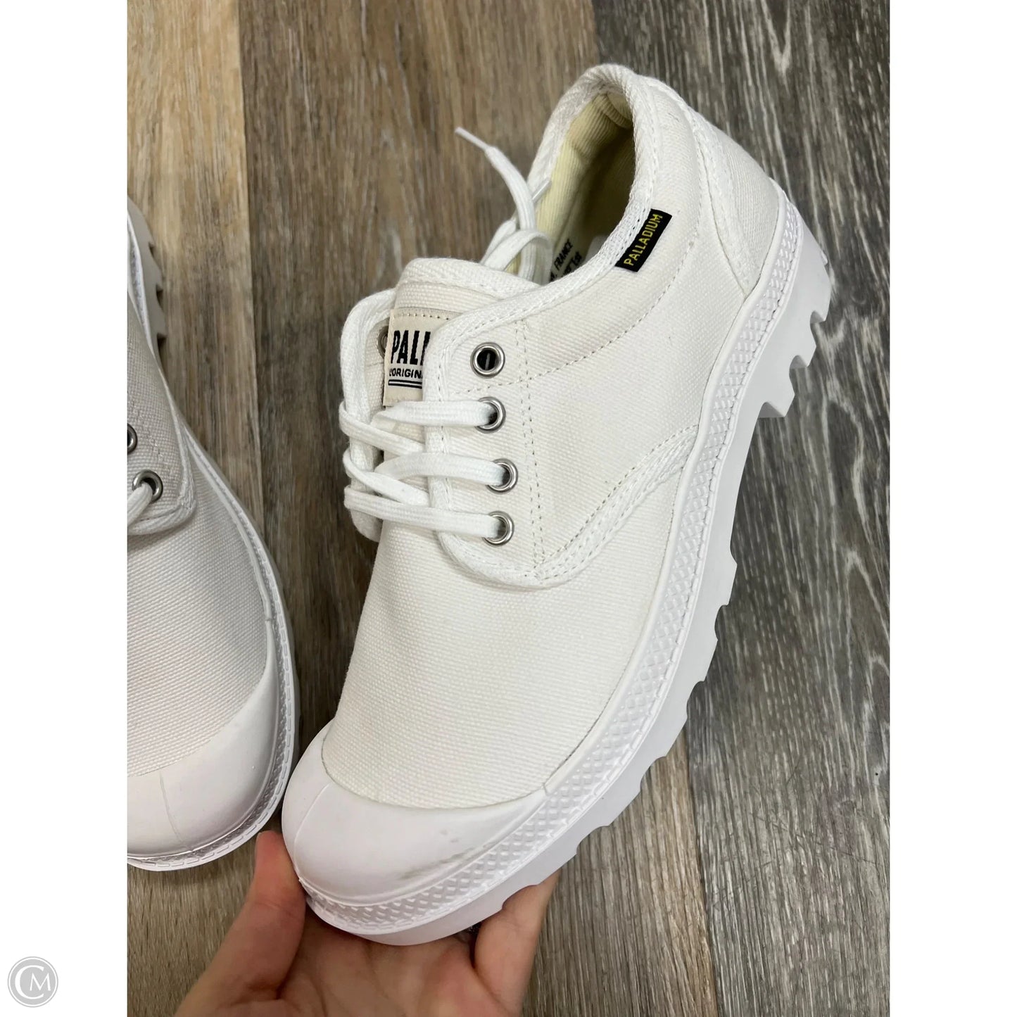 Shoes Sneakers By Palladium In White, Size: 9.5
