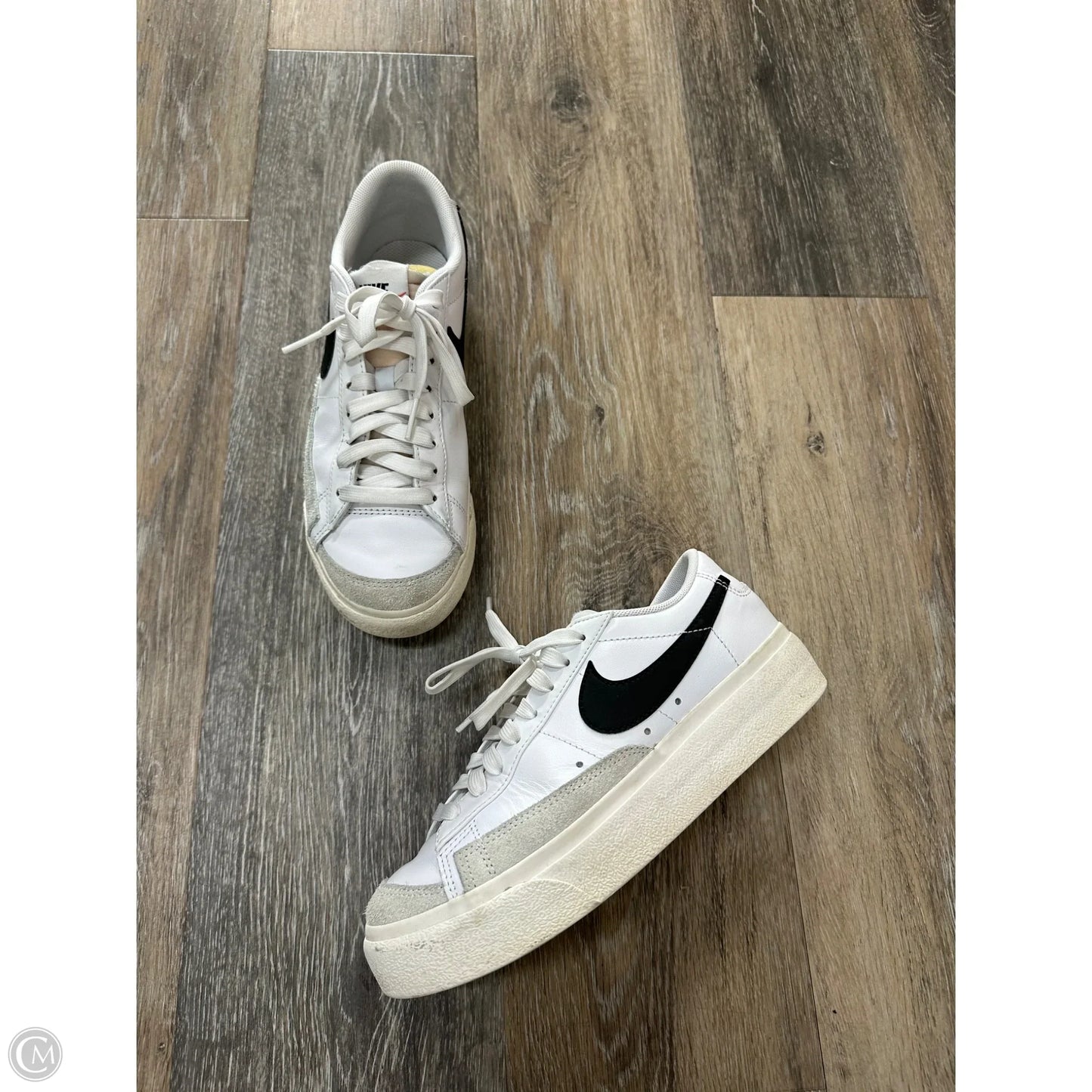Shoes Sneakers By Nike In White, Size: 6.5