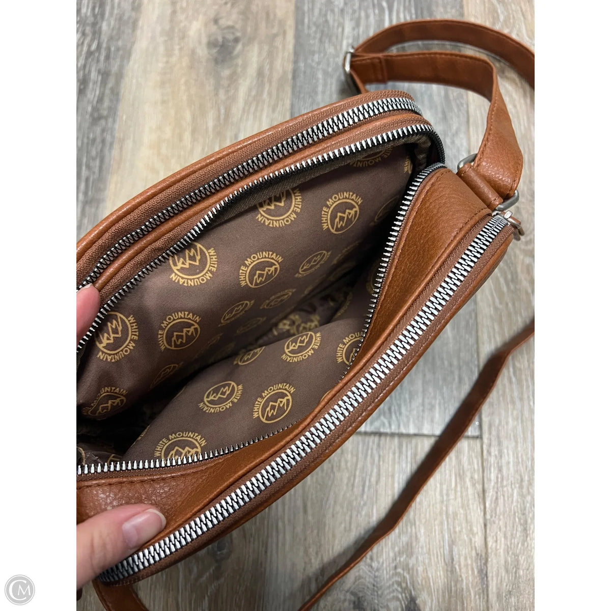 Crossbody By White Mountain, Size: Medium