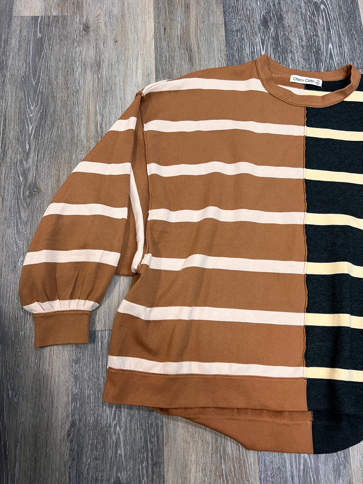 Sweater By Cherry Cloth In Striped Pattern Size: S/M