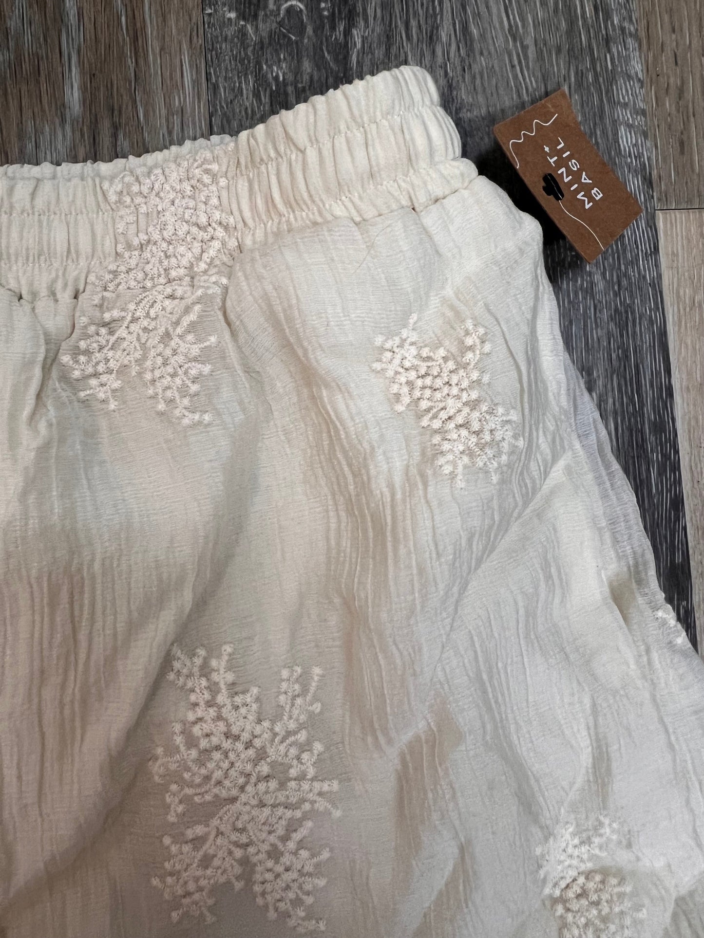 Shorts By Taelynn In Cream, Size: L