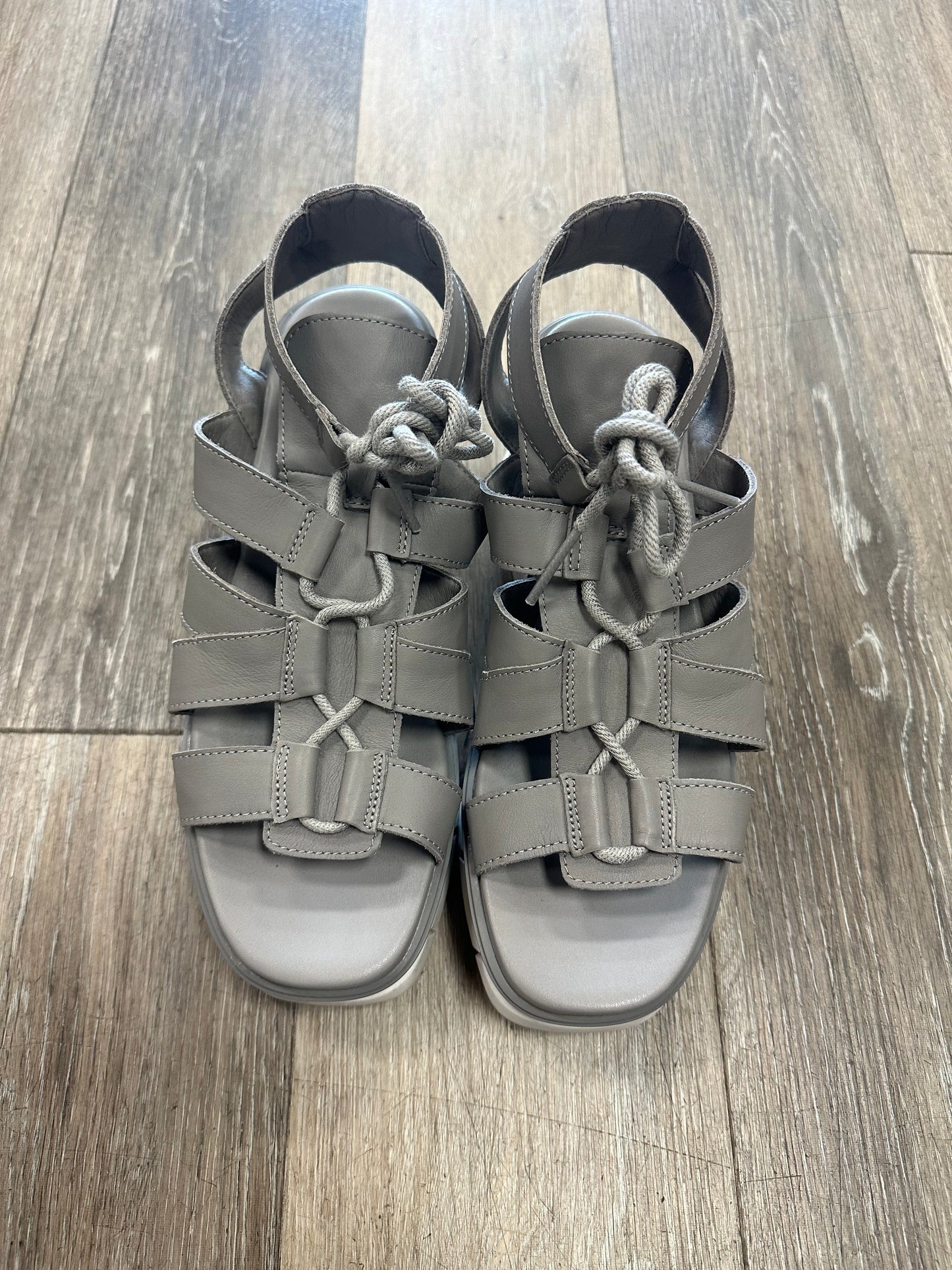 Grey Sandals Heels Wedge Sorel, Size 9.5