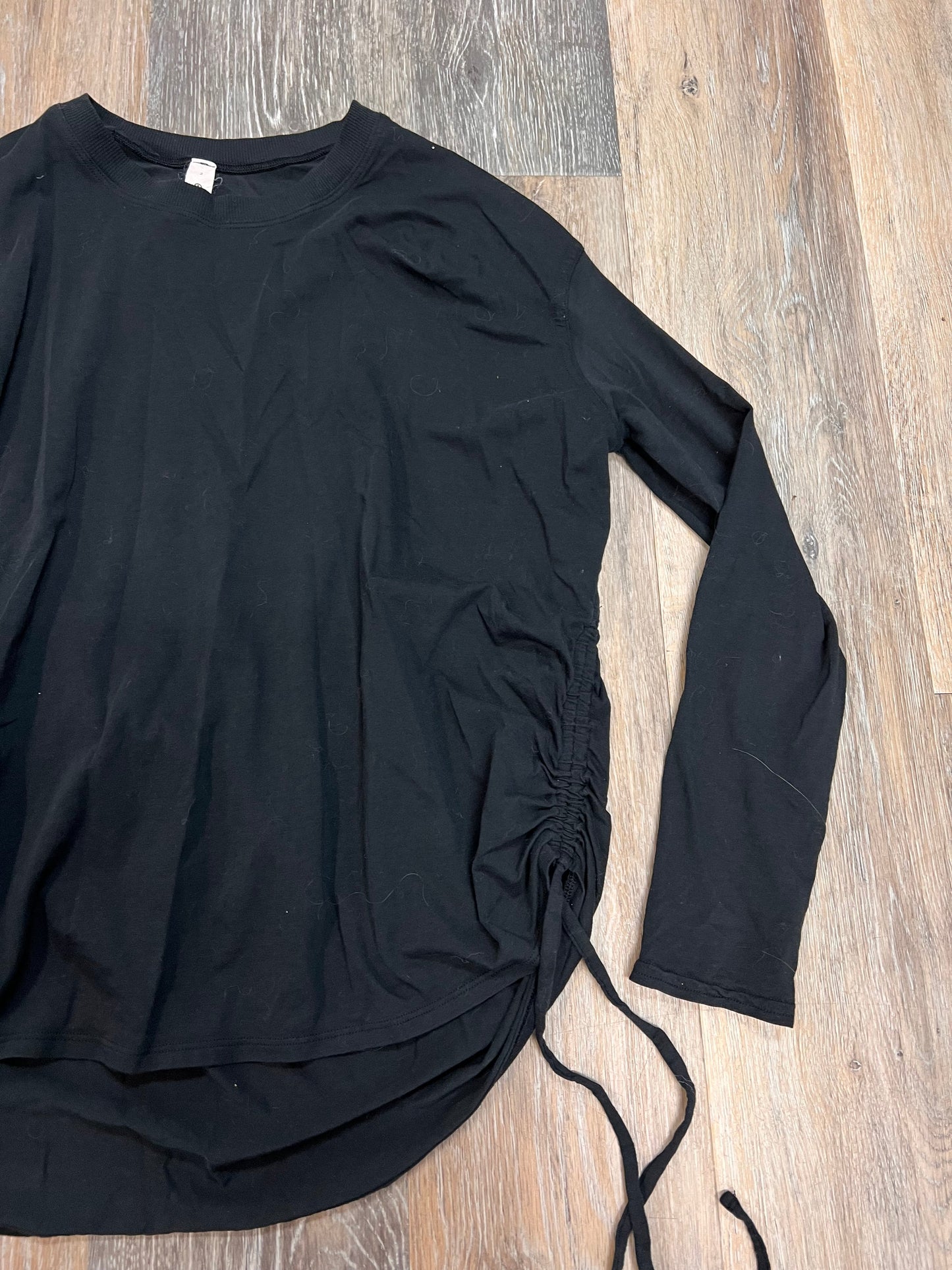 Athletic Top Long Sleeve Crewneck By Lululemon In Black, Size: 2