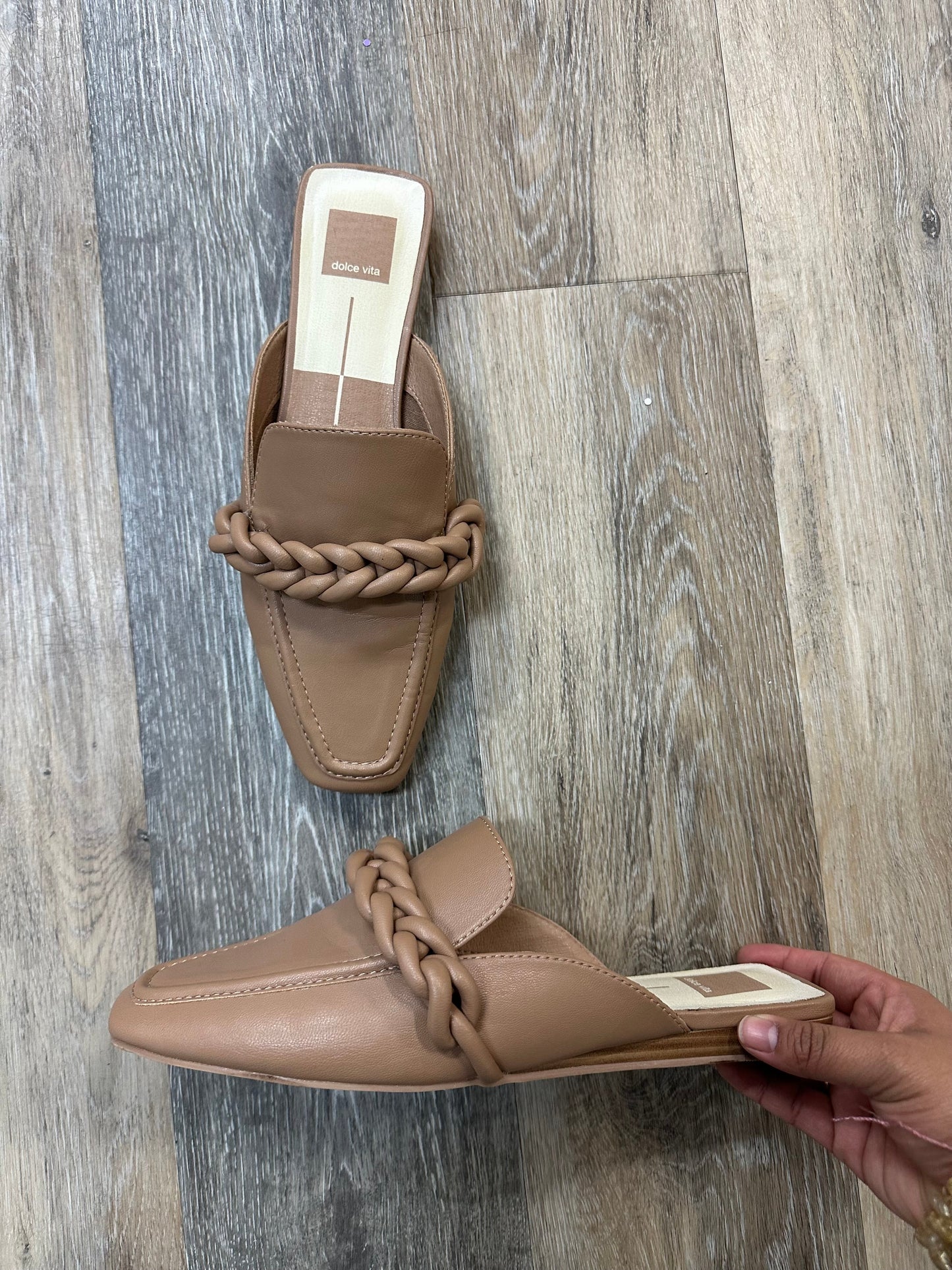 Shoes Flats By Dolce Vita In Tan, Size: 9.5