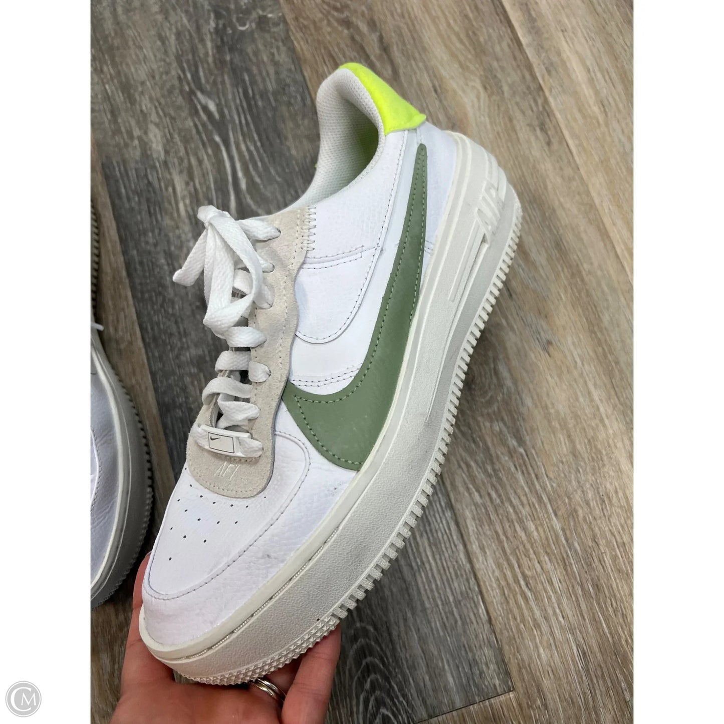Shoes Sneakers By Nike In White, Size: 10.5