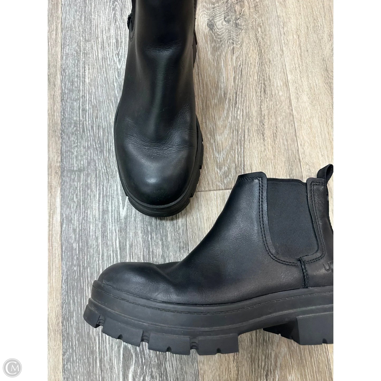 Boots Designer By Ugg In Black, Size: 8