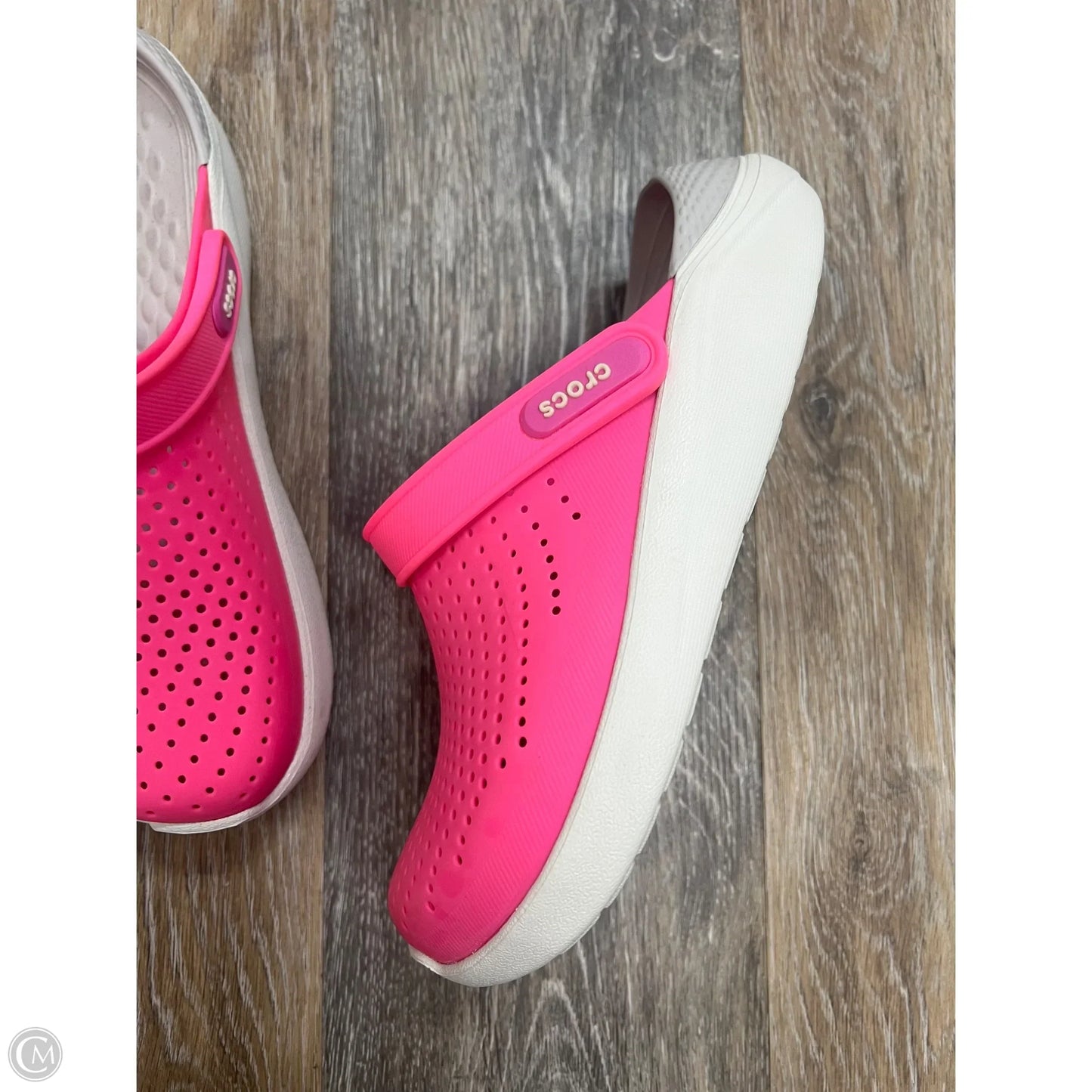 Shoes Flats By Crocs In Pink, Size: 7