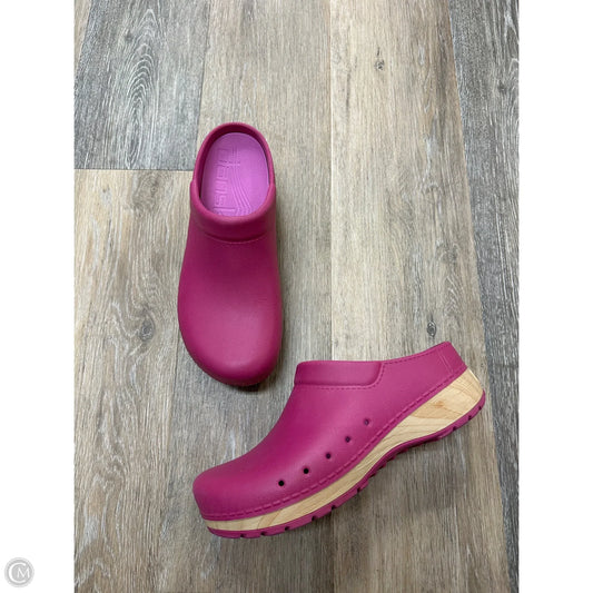 Shoes Flats By Dansko In Pink, Size: 7