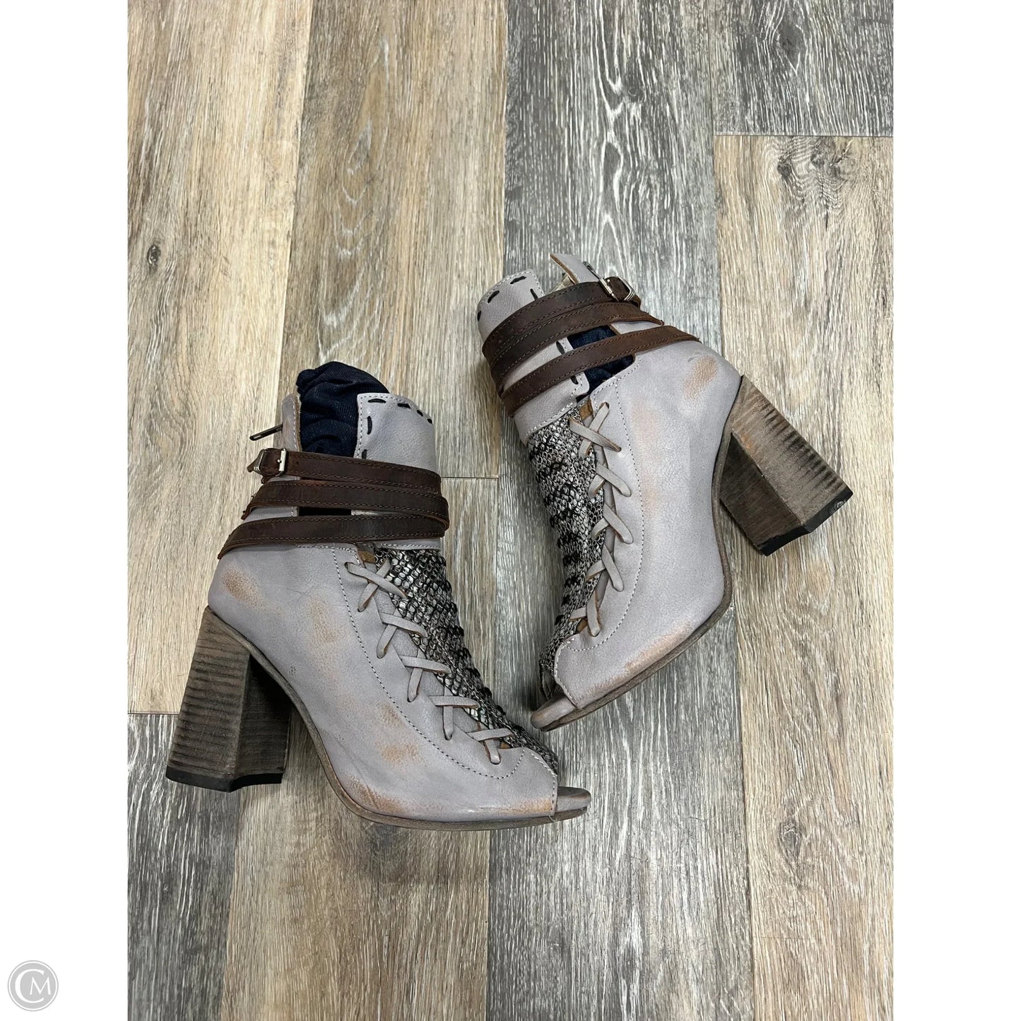 Shoes Heels Block By Freebird In Grey, Size: 9