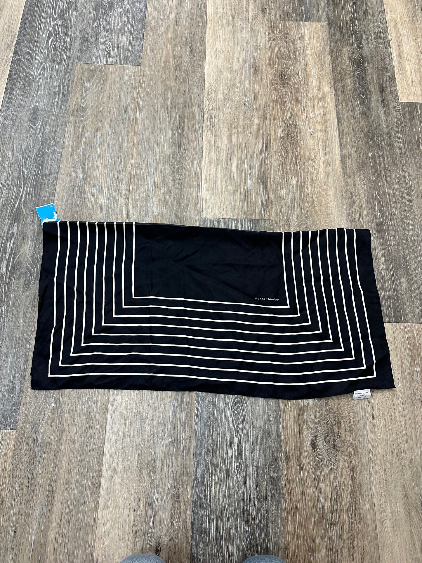 Scarf Square By Manner Market