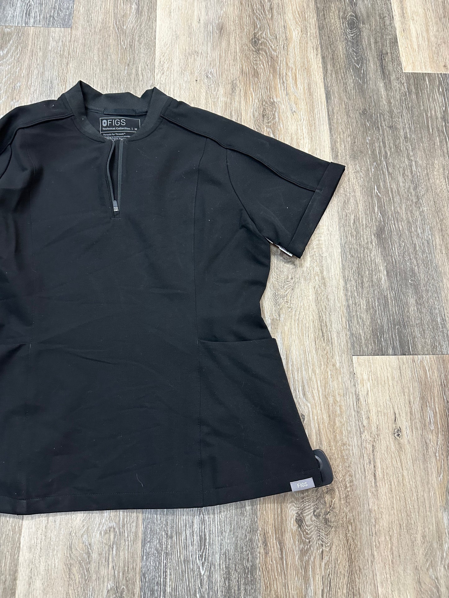 Top Short Sleeve By Figs In Black, Size: M